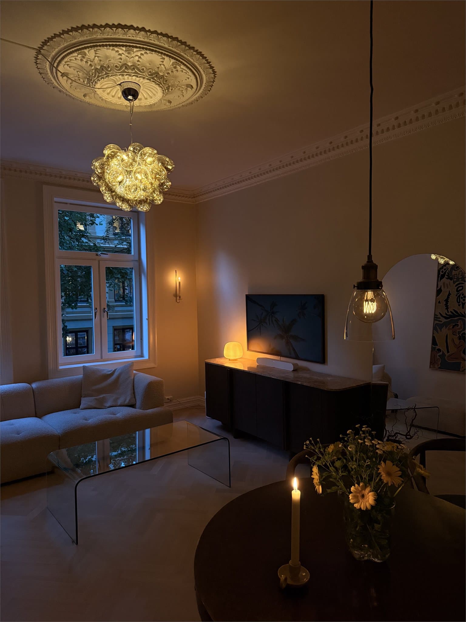 Kveldsstemning i stuen.