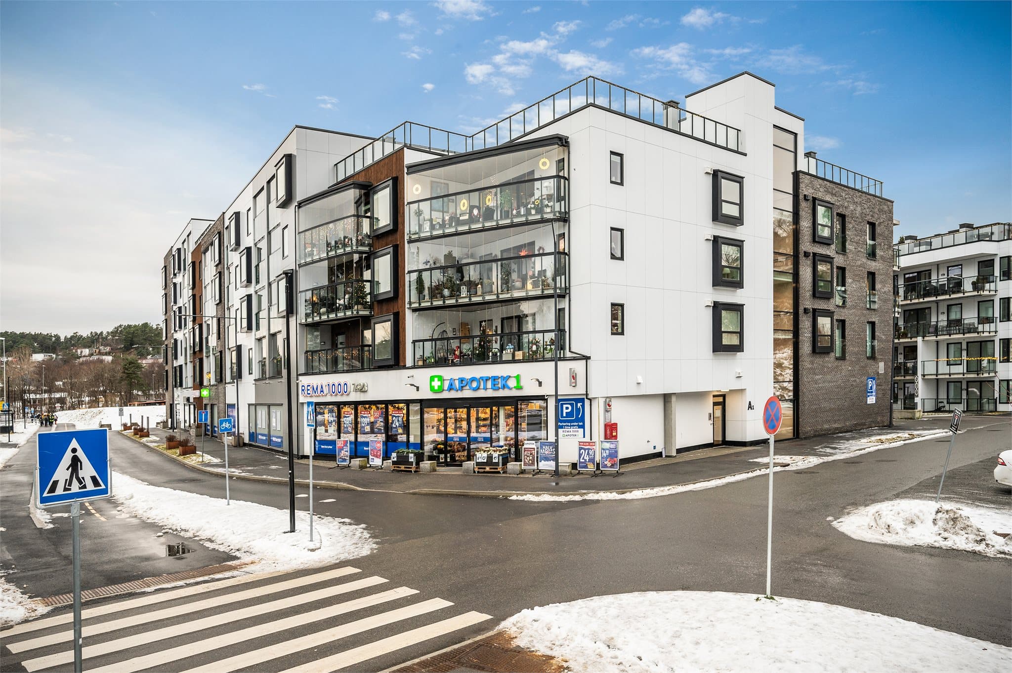 - Med dagligvare og apotek mm. i nabobygget blir hverdagen lettvint -