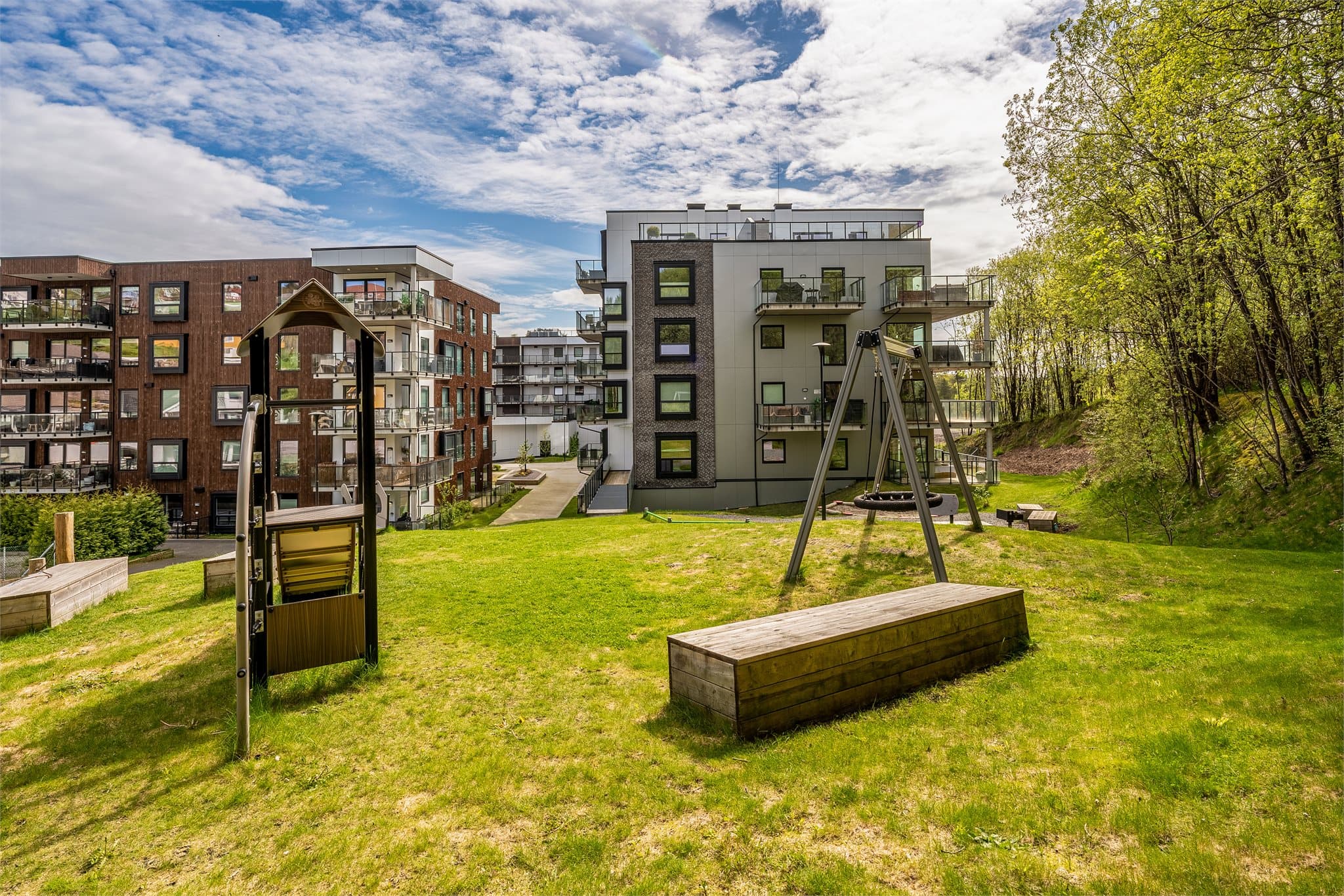 - Sameiets fellesareal består av blant annet interne veier, grøntarealer og lekeplasser -