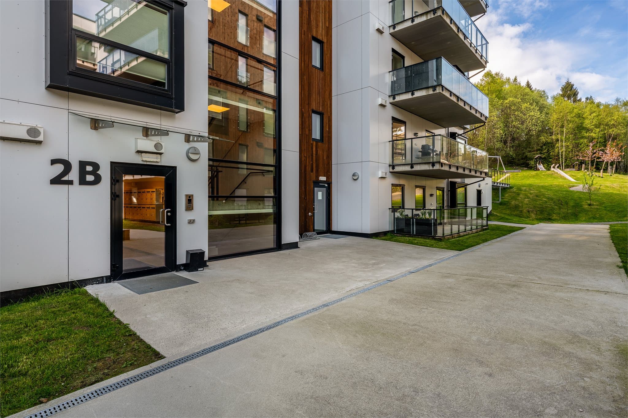 - Leiligheten disponerer en bod i underetasjen på 4,7m² - gull for ekstra oppbevaring av sesongutstyr, dekk o.l. -