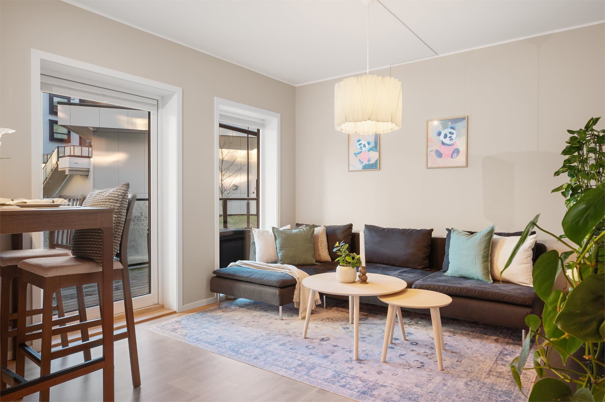 - Leiligheten stod ny i 2021 og innehar derfor en gjennomgående svært moderne standard -