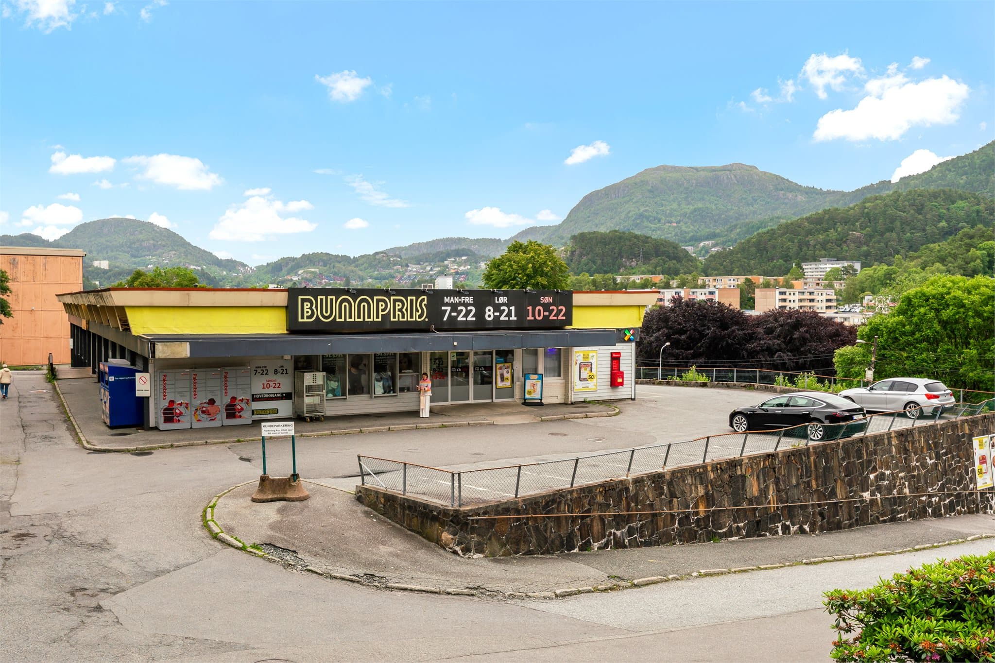 - Kort vei til søndagsåpen butikk på Smiberget -