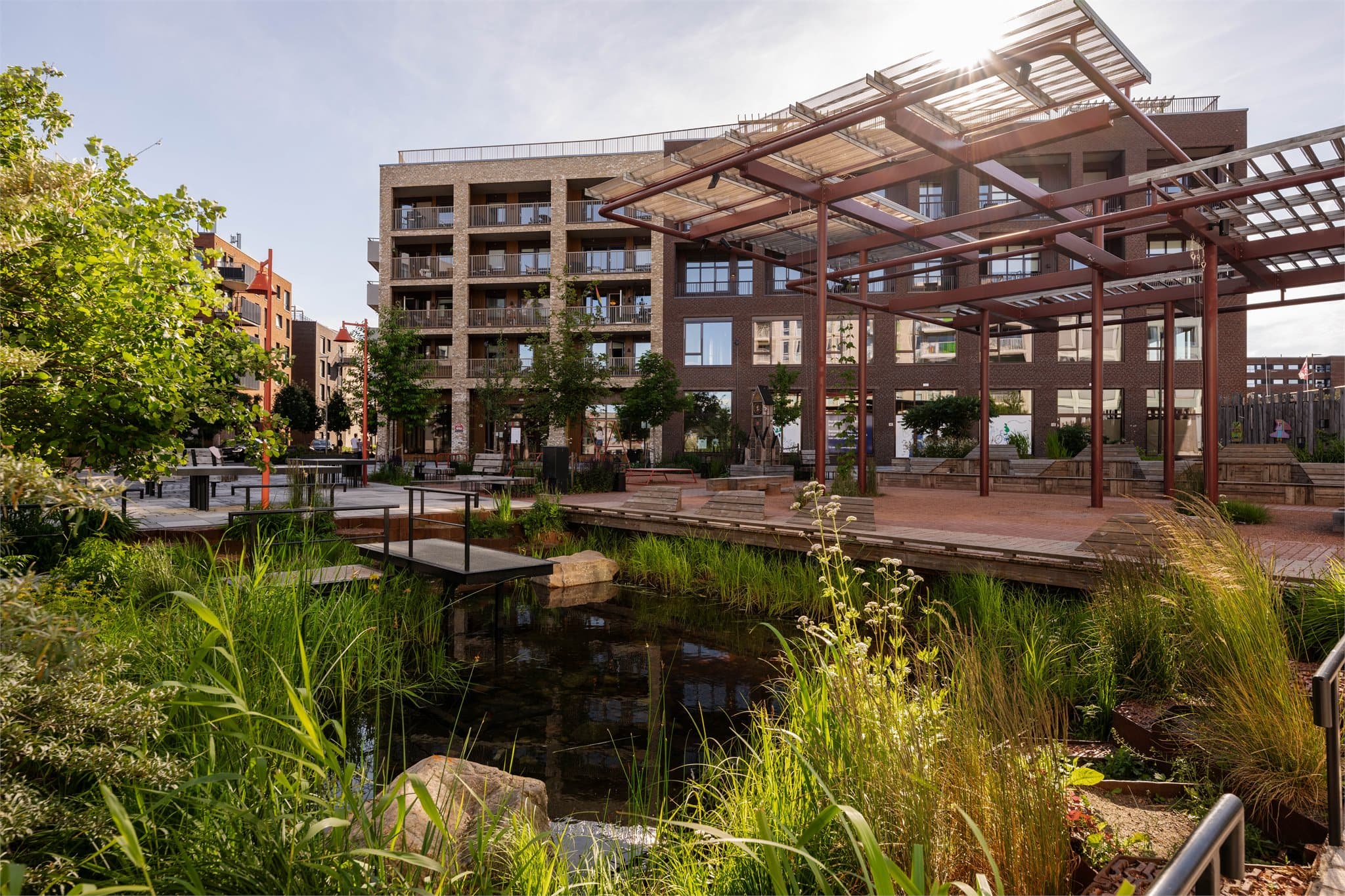 Vollebekk har blitt et moderne og attraktivt område med hyggelige torg og møteplasser. Vollebekk torg fikk også Oslos arkitekturpris i 2025.