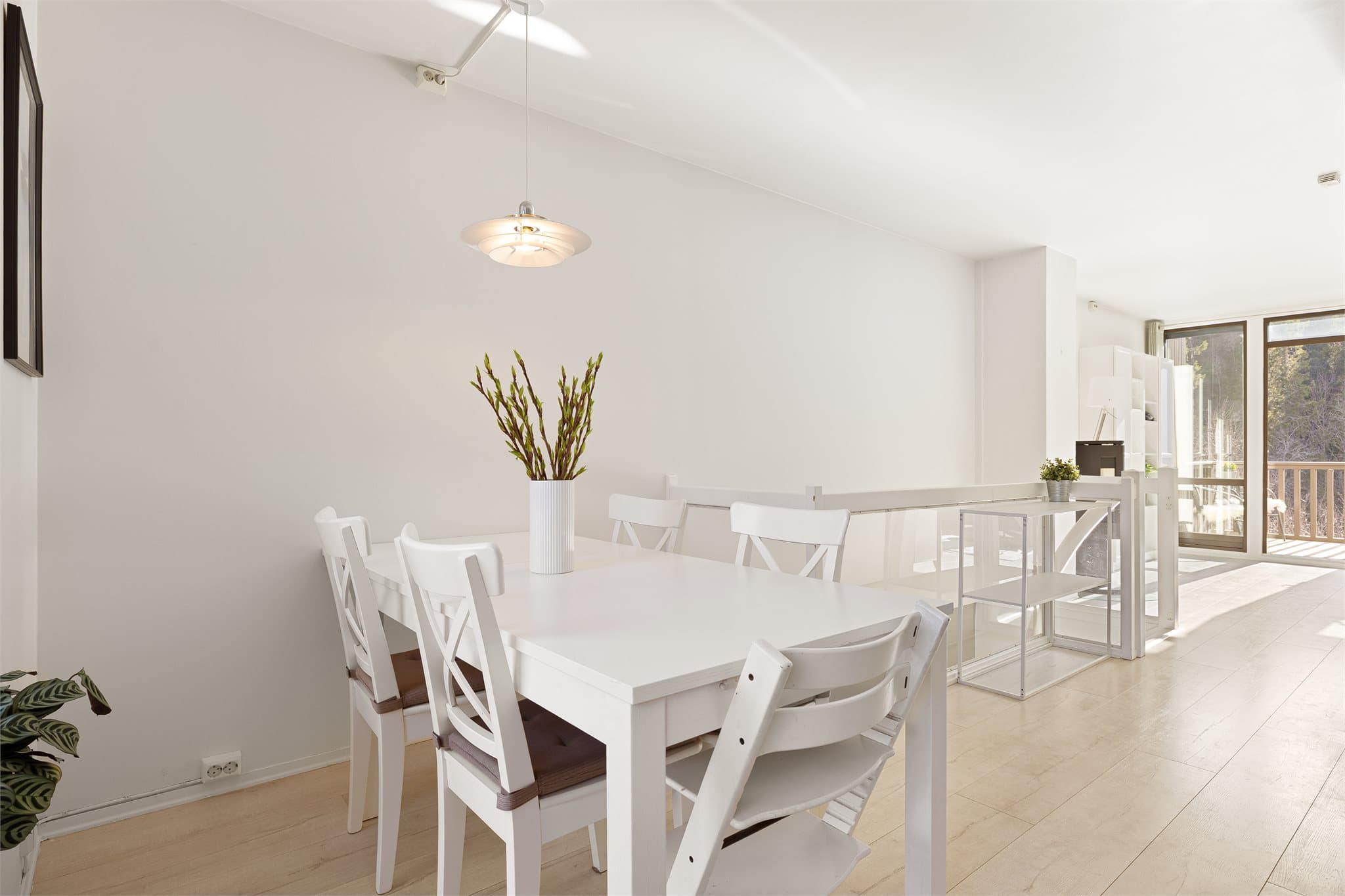 Det passer utmerket å innrede med spisegruppe ved kjøkkenet.