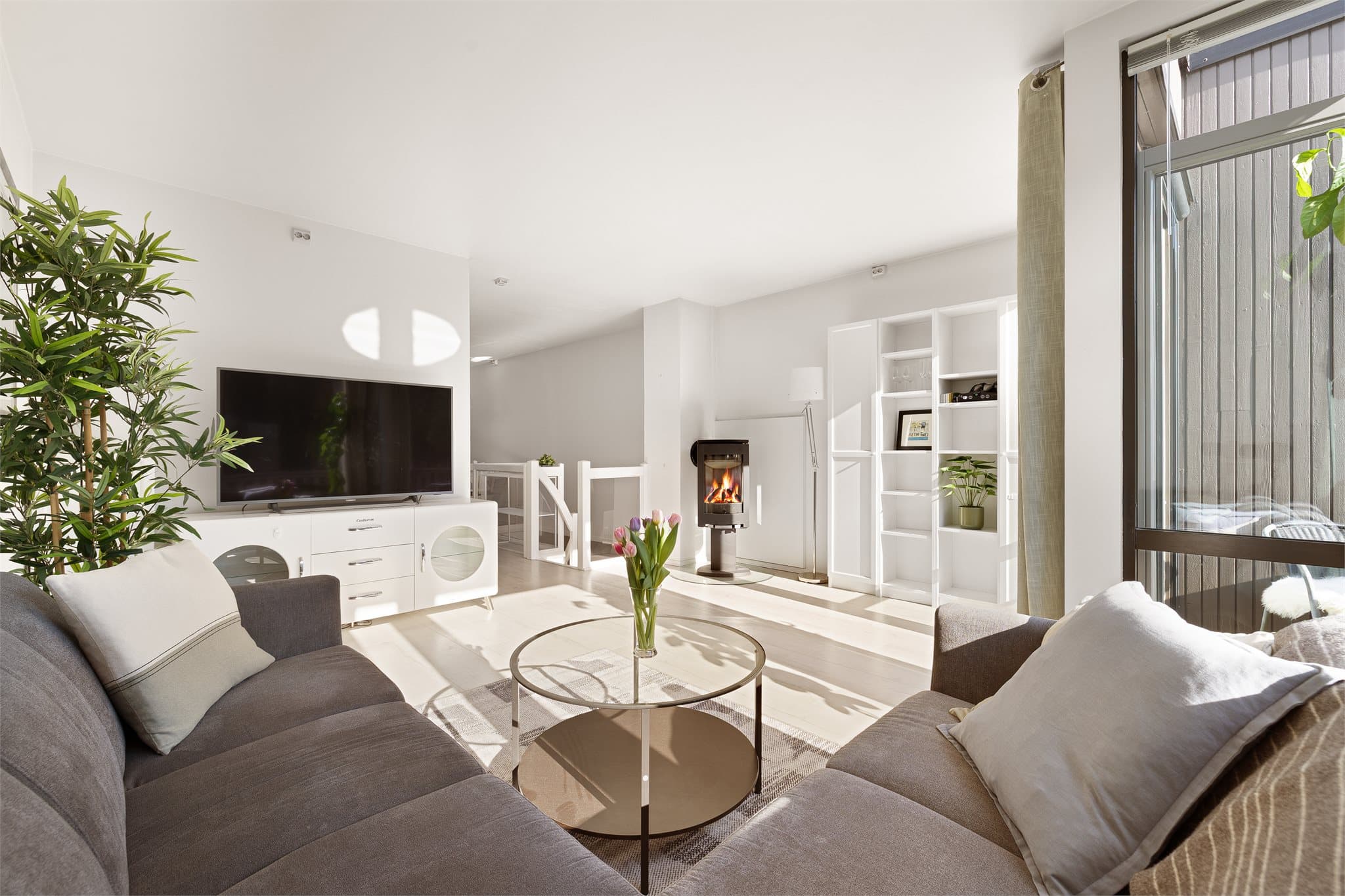 Et stilrent og moderne rekkehus som går over to plan.