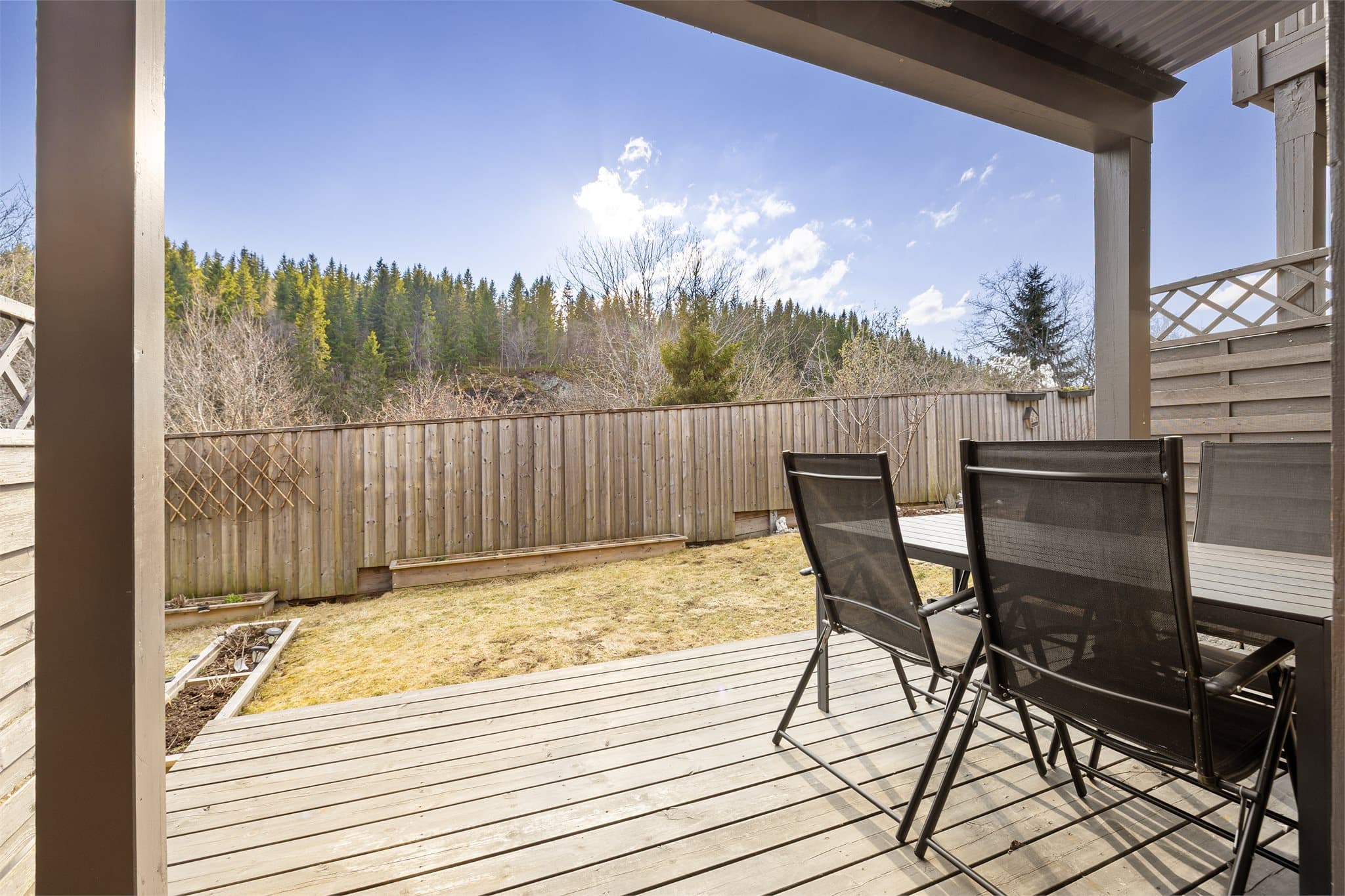 Her kan du nyte utsikten over naturskjønne omgivelser.