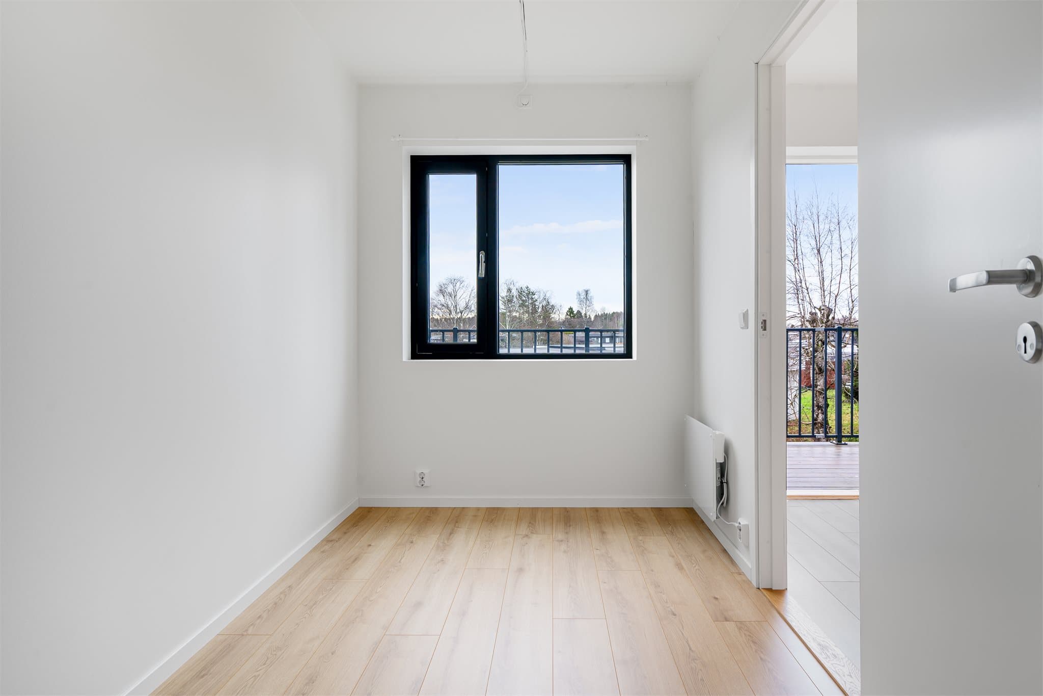 Soverommene vender mot svalgang.