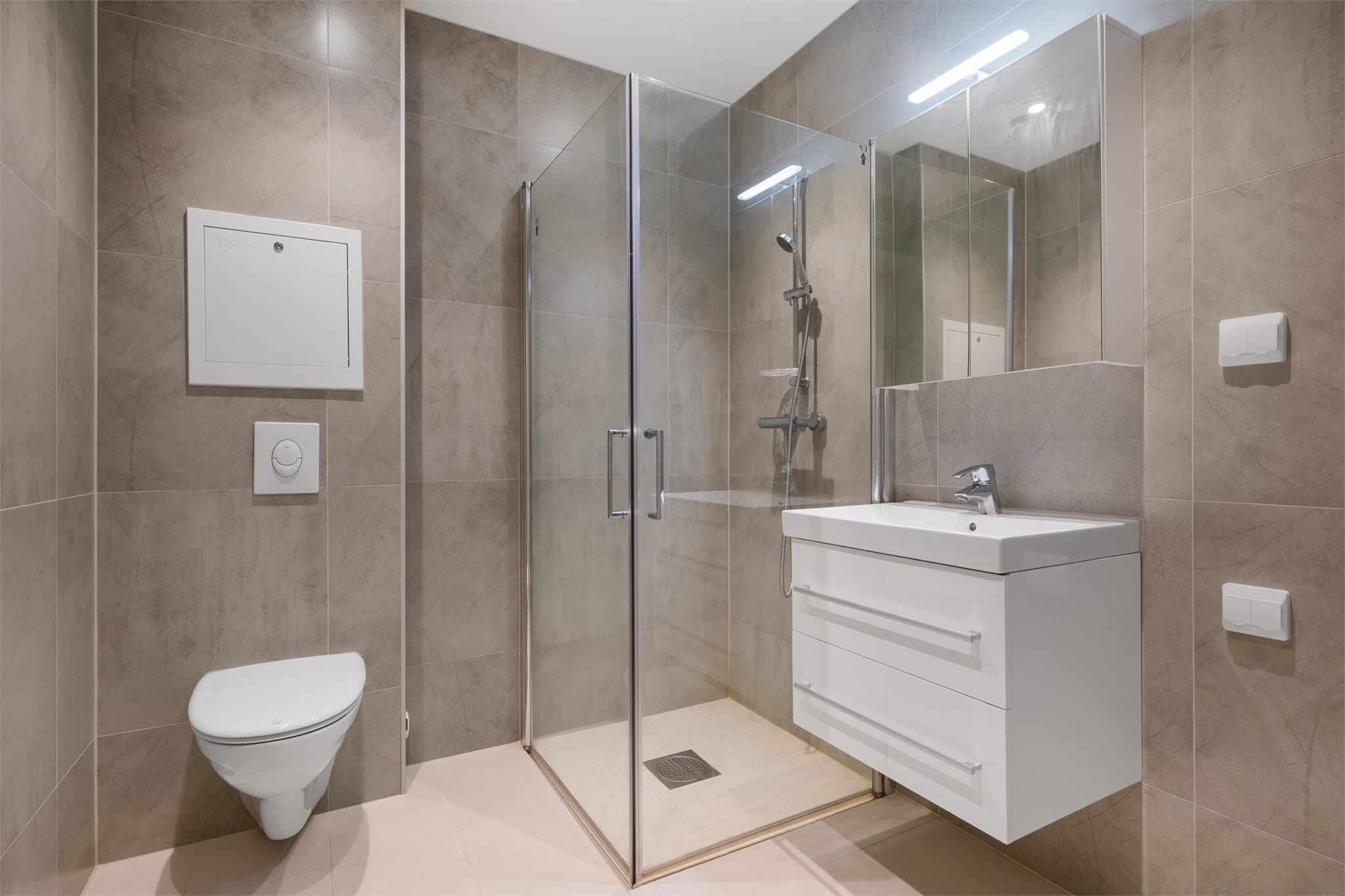 Flislagt baderom med gulvvarme.