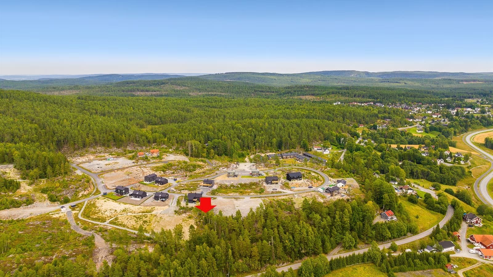 Det gjøres oppmerksom på at bilder ikke er oppdatert pr. dags dato og det oppfordres til å besiktige tomta før kjøp