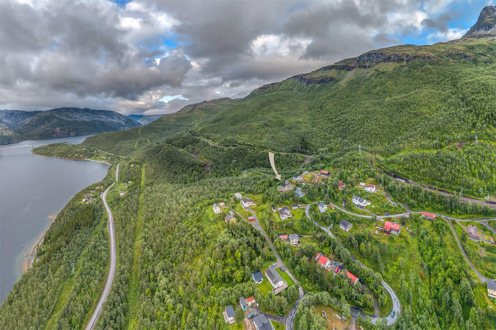 Omgitt av turterreng med umiddelbar nærhet til naturen.