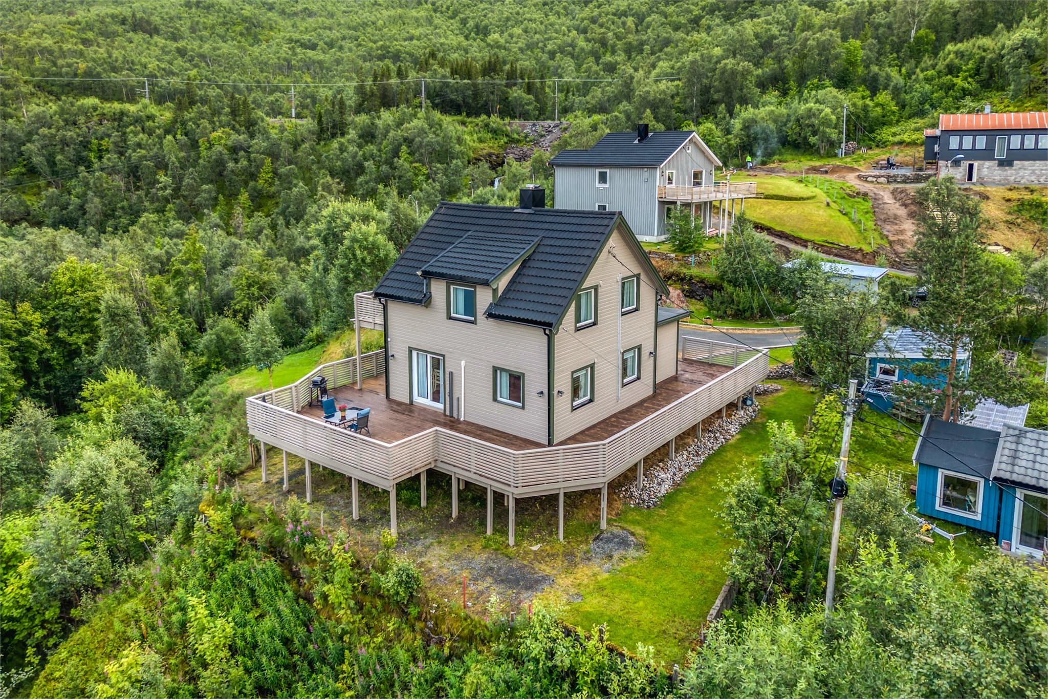 Velkommen til denne eneboligen i Straumsnesveien 71! Foto: Kalle Punsvik