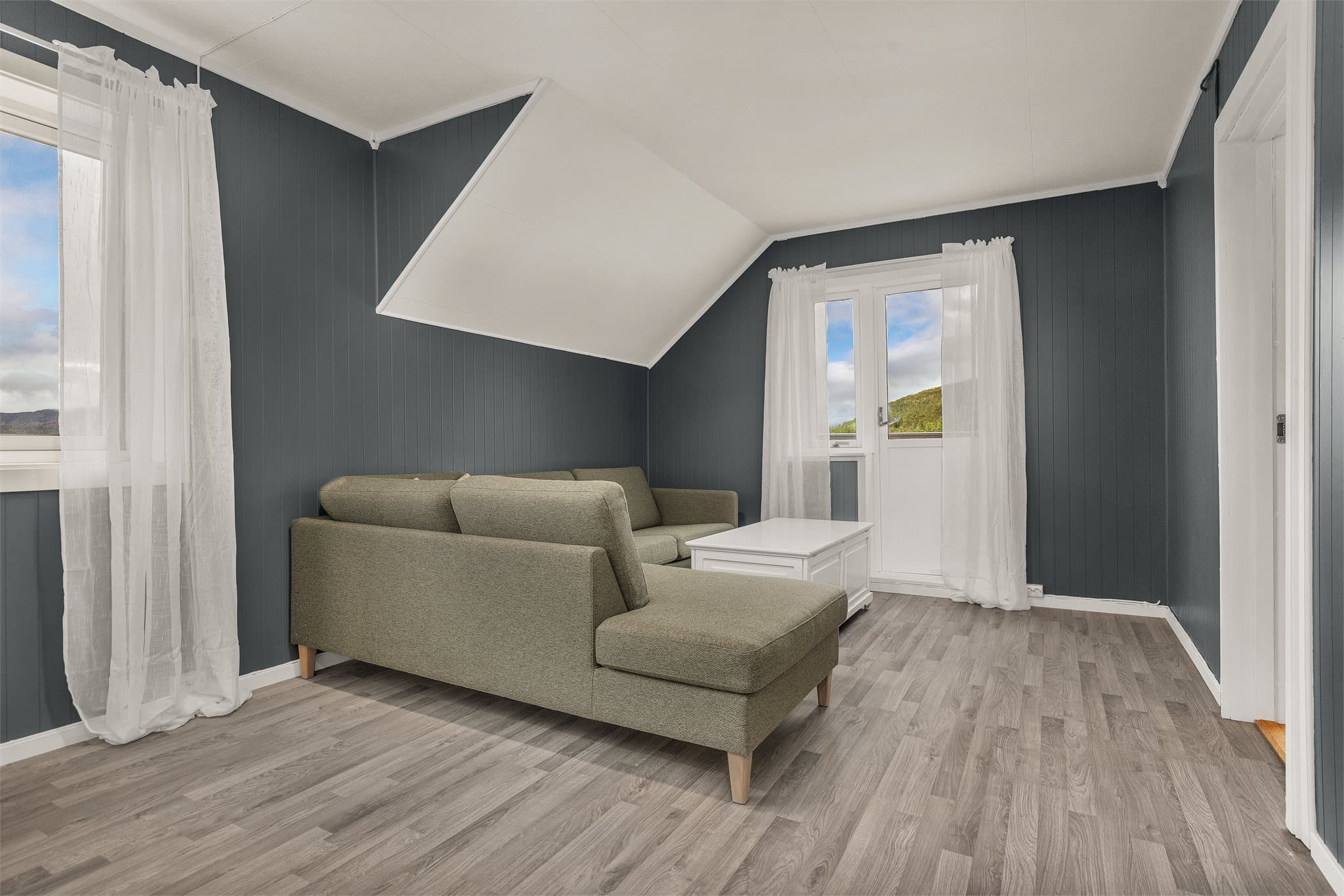 Soverom 2 - Fra dette rommet er det utgang til en egen veranda på 12 m².