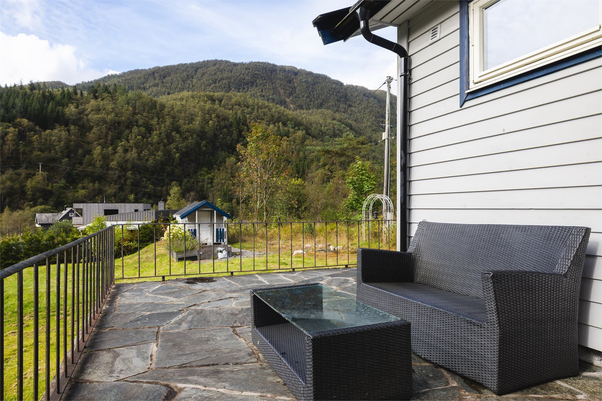 Solrik terrasseplatting på 27m² med utgang fra stuen