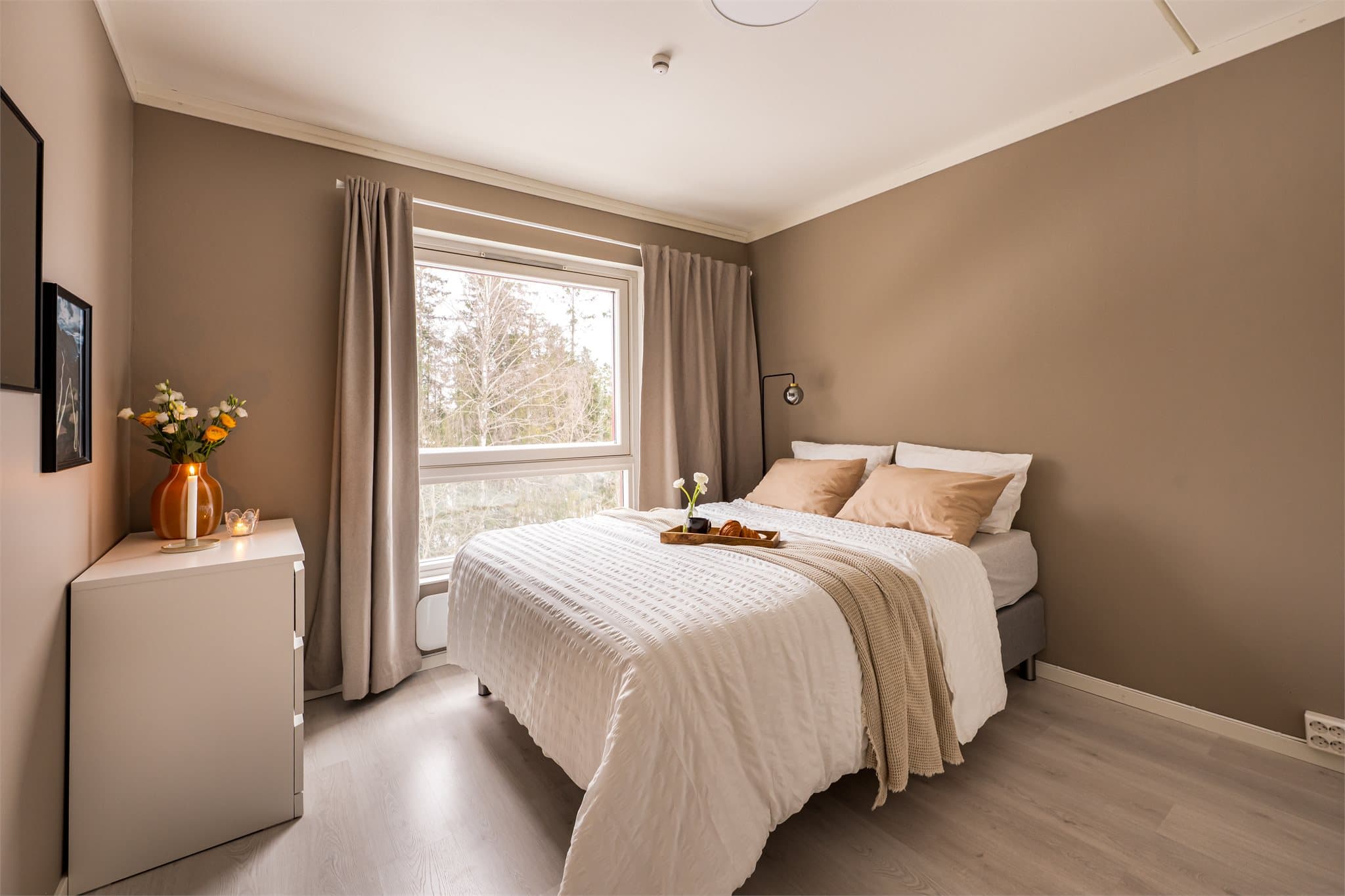 Leiligheten har 3 soverom av god størrelse. Alle soverommene har garderobeskap.