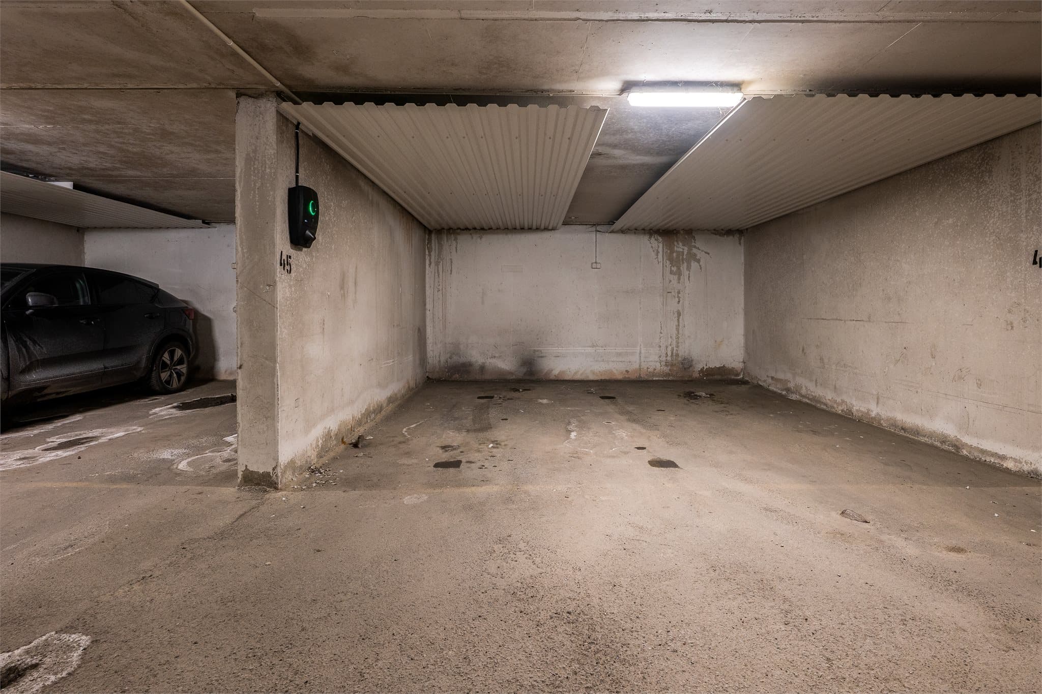 Leiligheten disponerer en garasjeplass i felles garasjeanlegg.