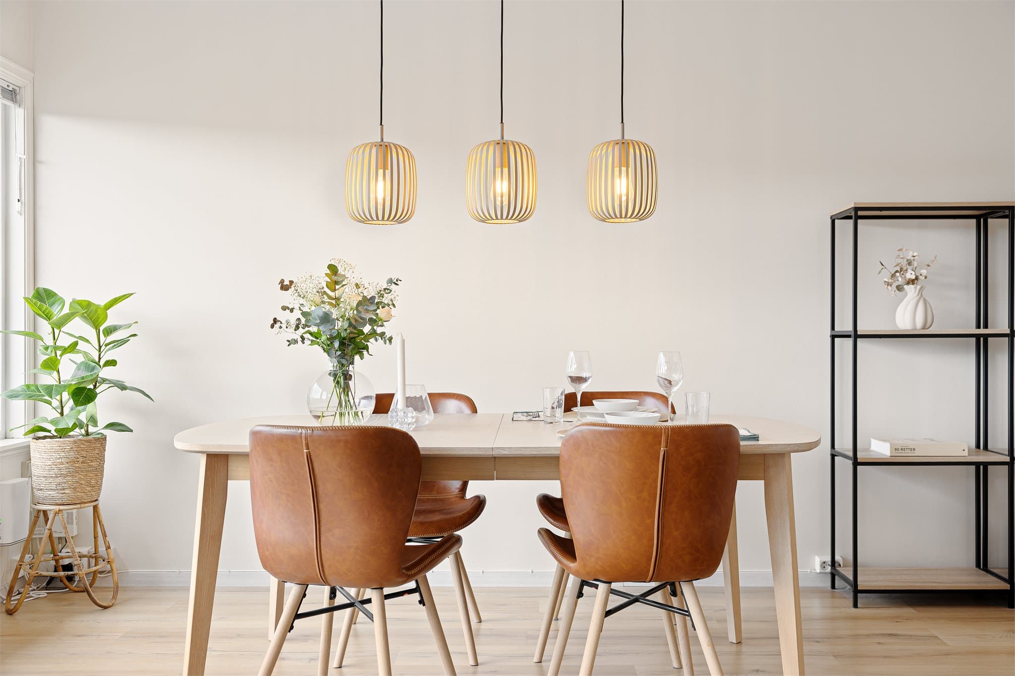 Leiligheten ble oppgradert av tidligere eier i 2017, med nye gulv samt oppussing av både kjøkken og bad.