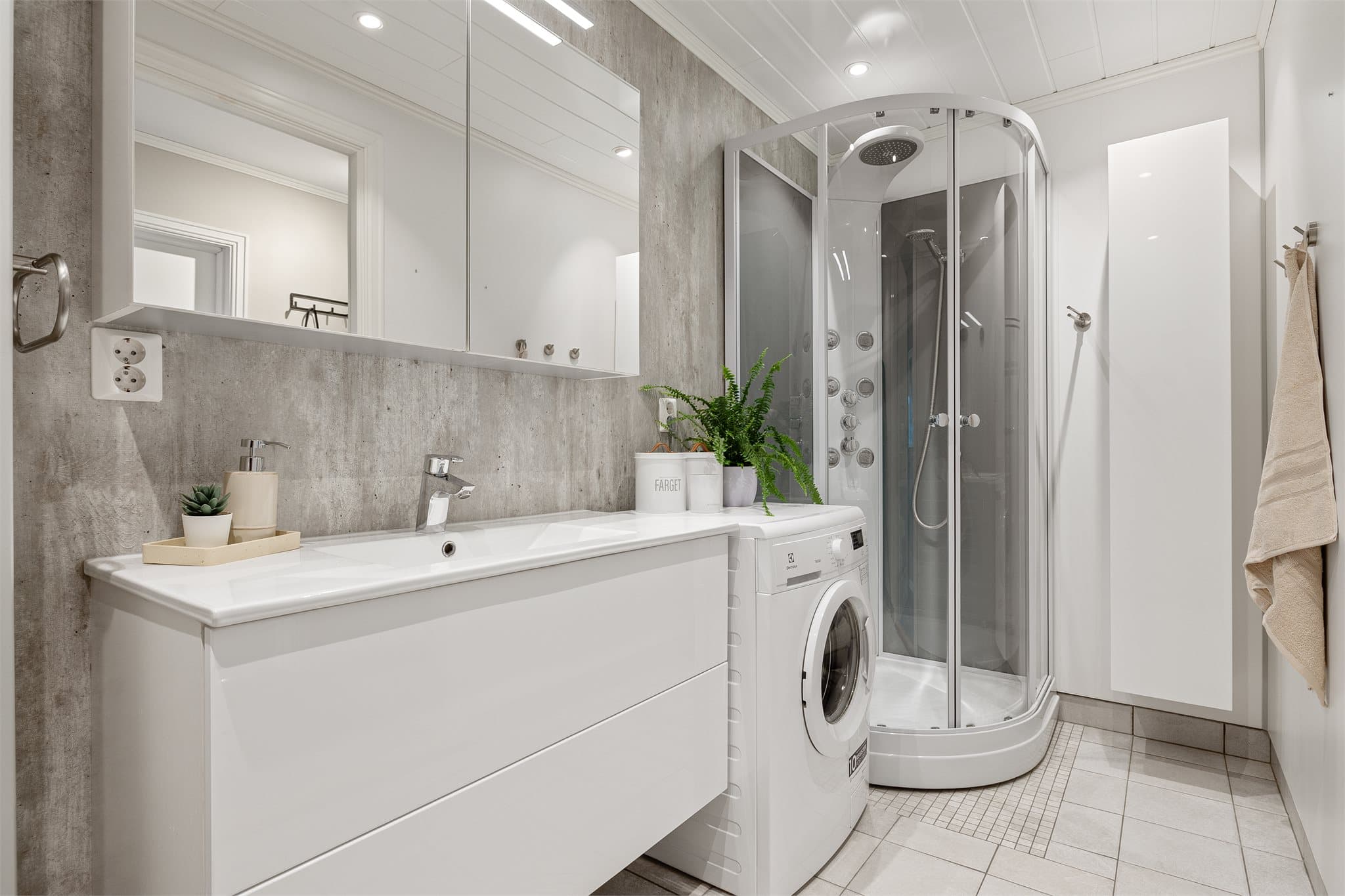 Det er også opplegg for vaskemaskin på badet.