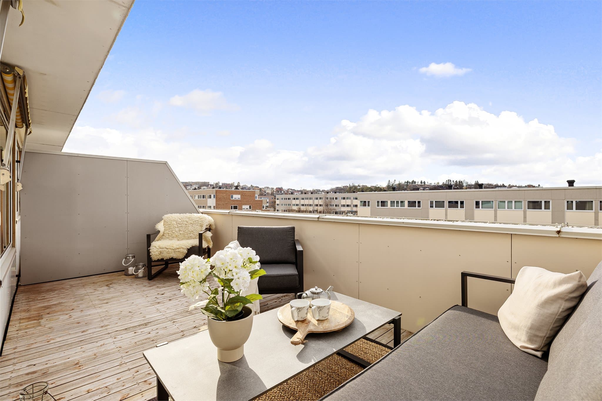 Her bor man med sentral og barnevennlig beliggenhet på Bromstad/Valentinlyst.