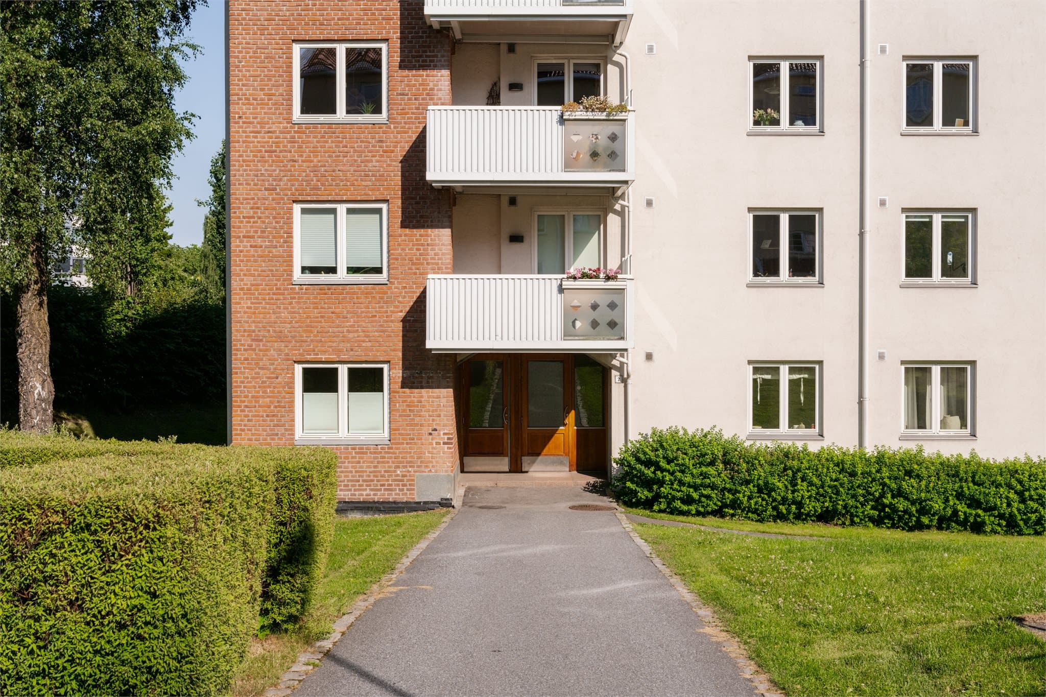 Et veletablert boligområde med frodige fellesarealer og et godt bomiljø.