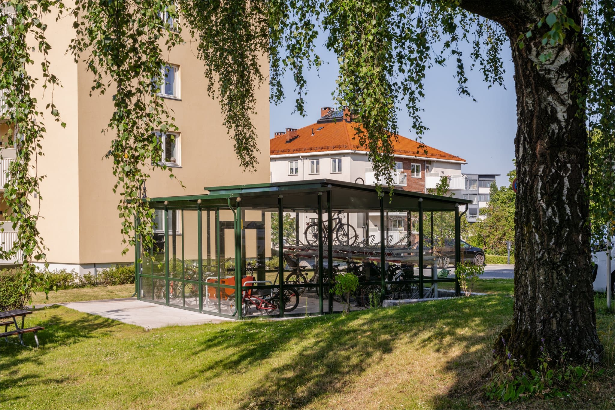 Ny sykkelbod gir praktisk og trygg oppbevaring av sykler.