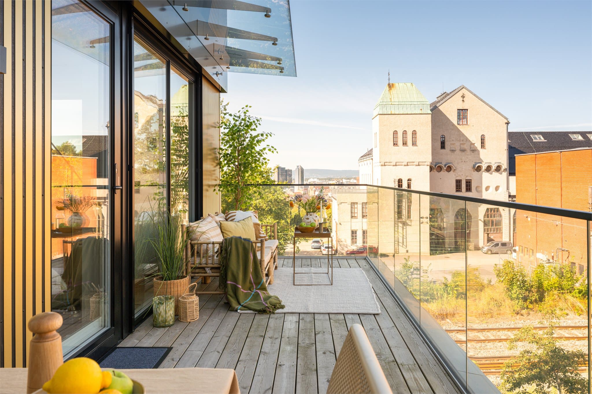 Dette er en eksklusiv topp- og hjørneleilighet fra 2023 med påkostet standard.