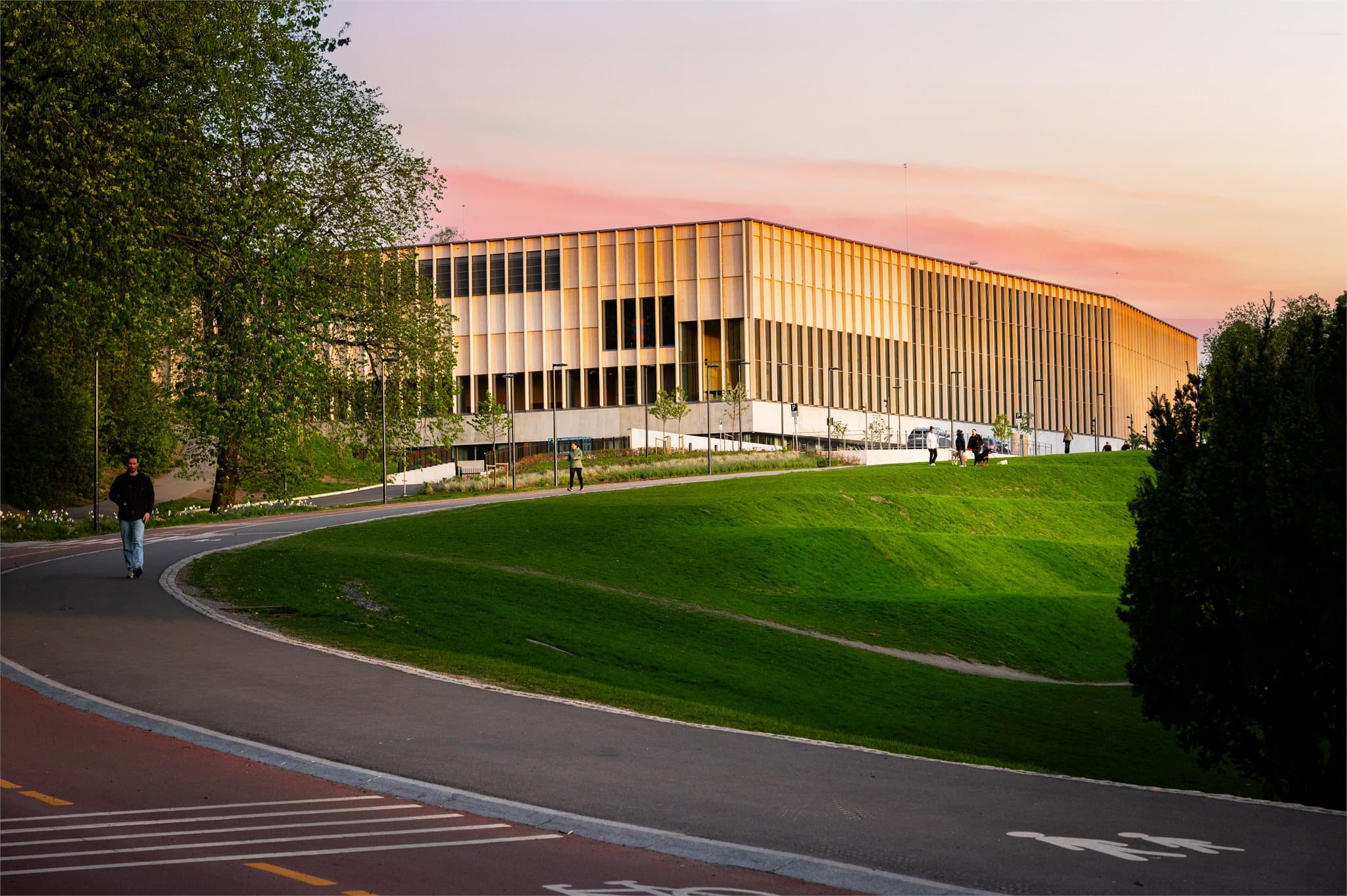 Tøyenbadet er en kort tur unna leiligheten.