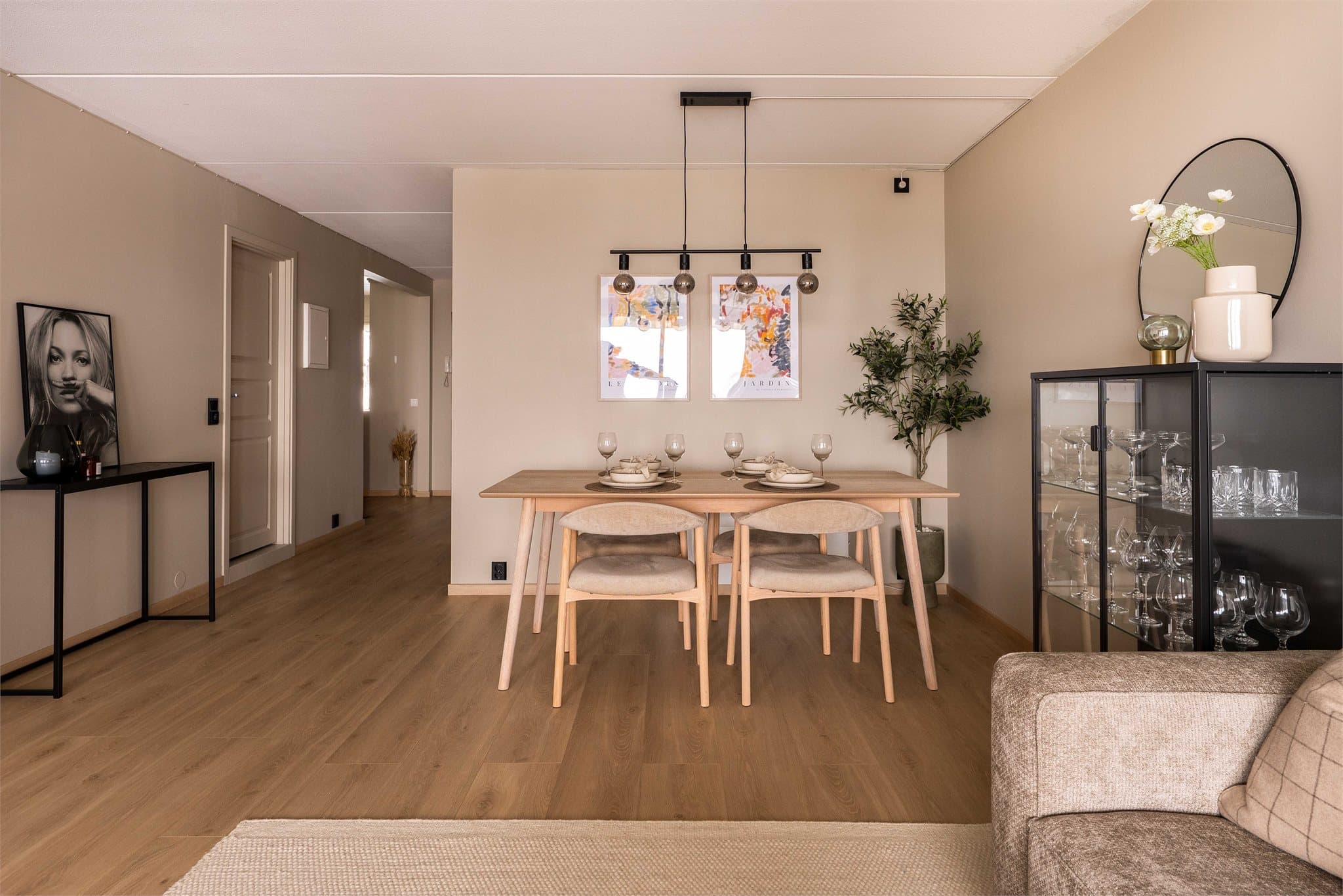 Et hyggelig oppholdsrom, helt uten innsyn.