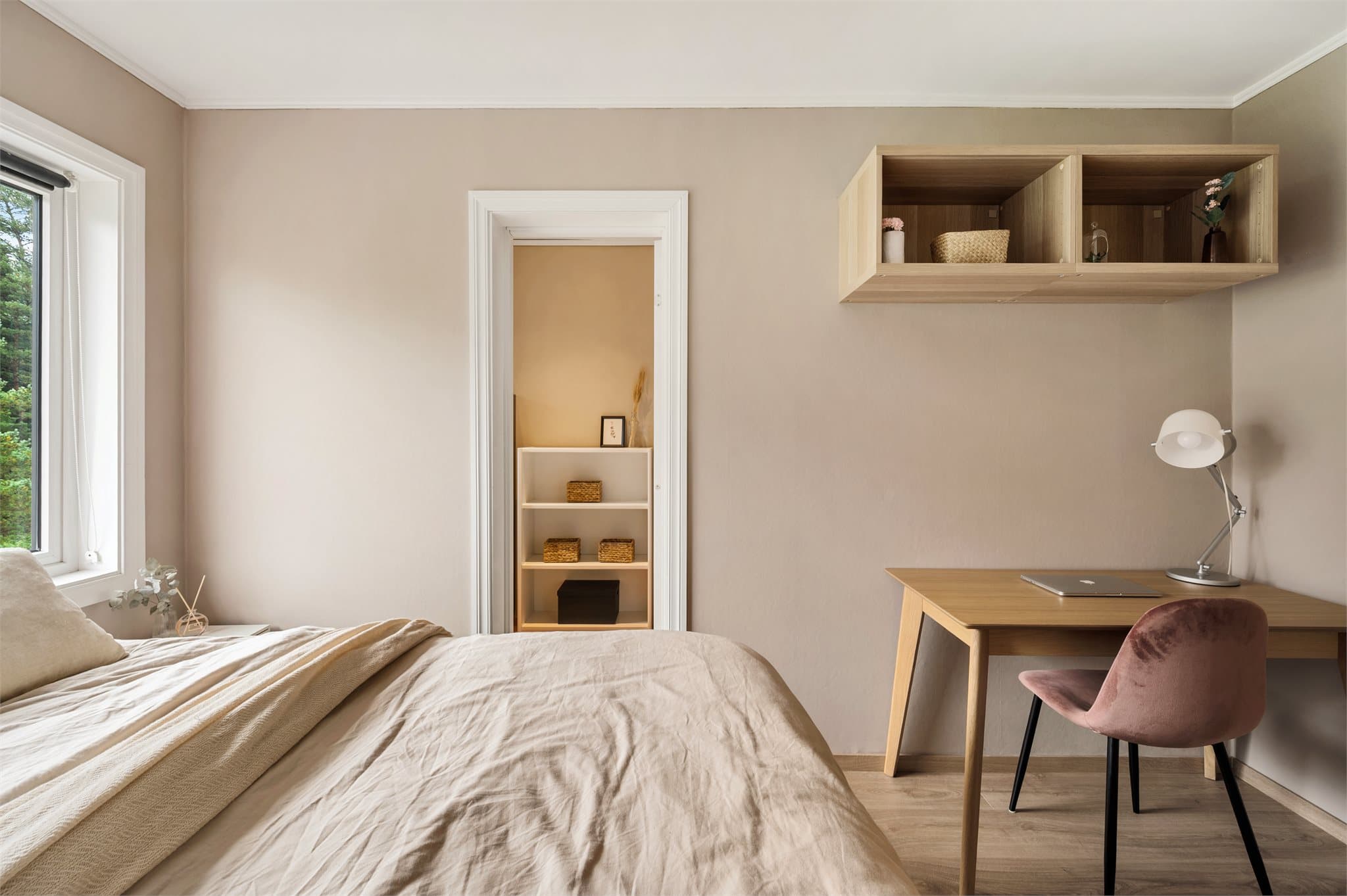 Tilhørende bod måler 2,6m²