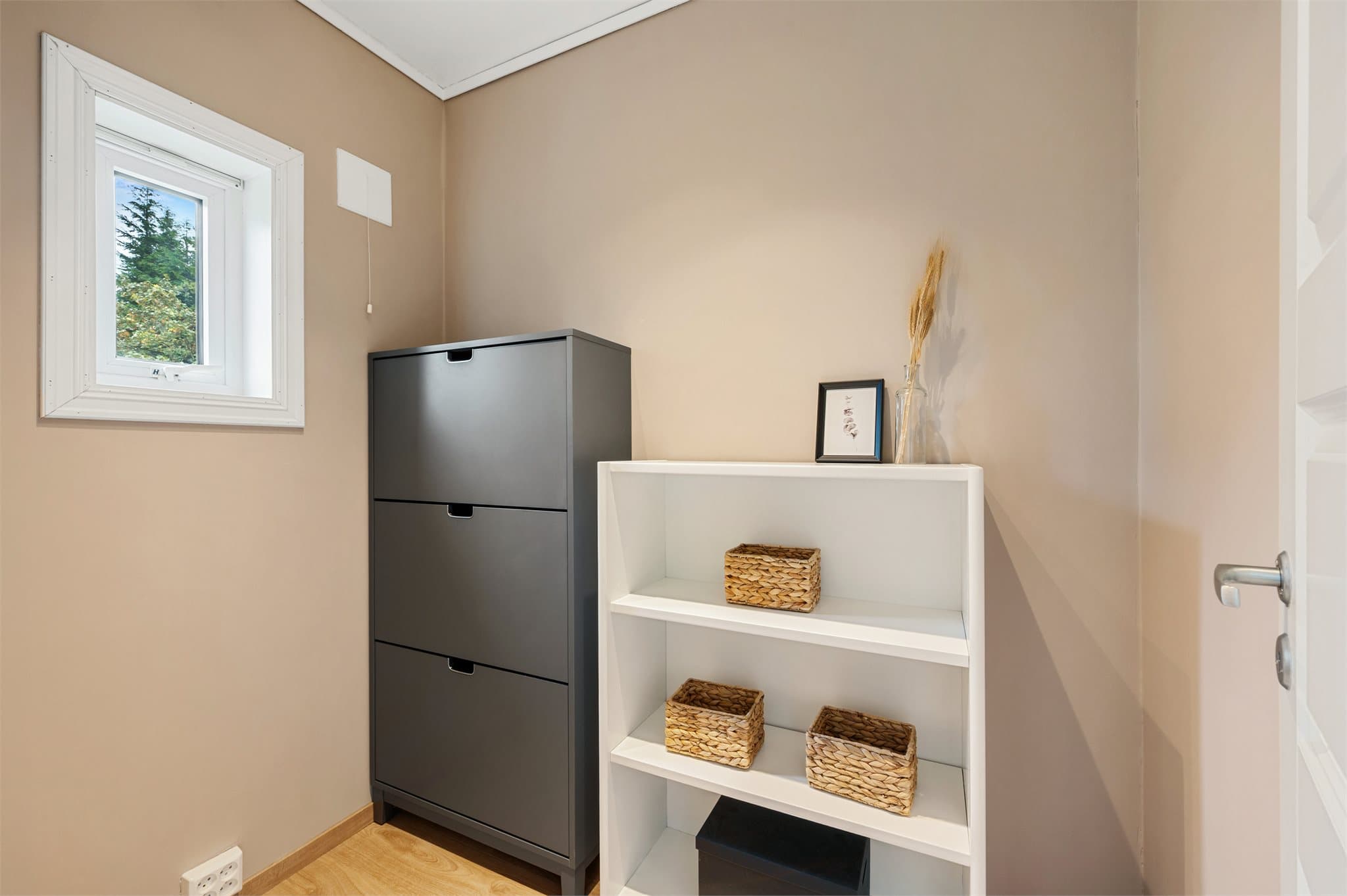Boden passer perfekt som walk in closet, eller for øvrig oppbevaring