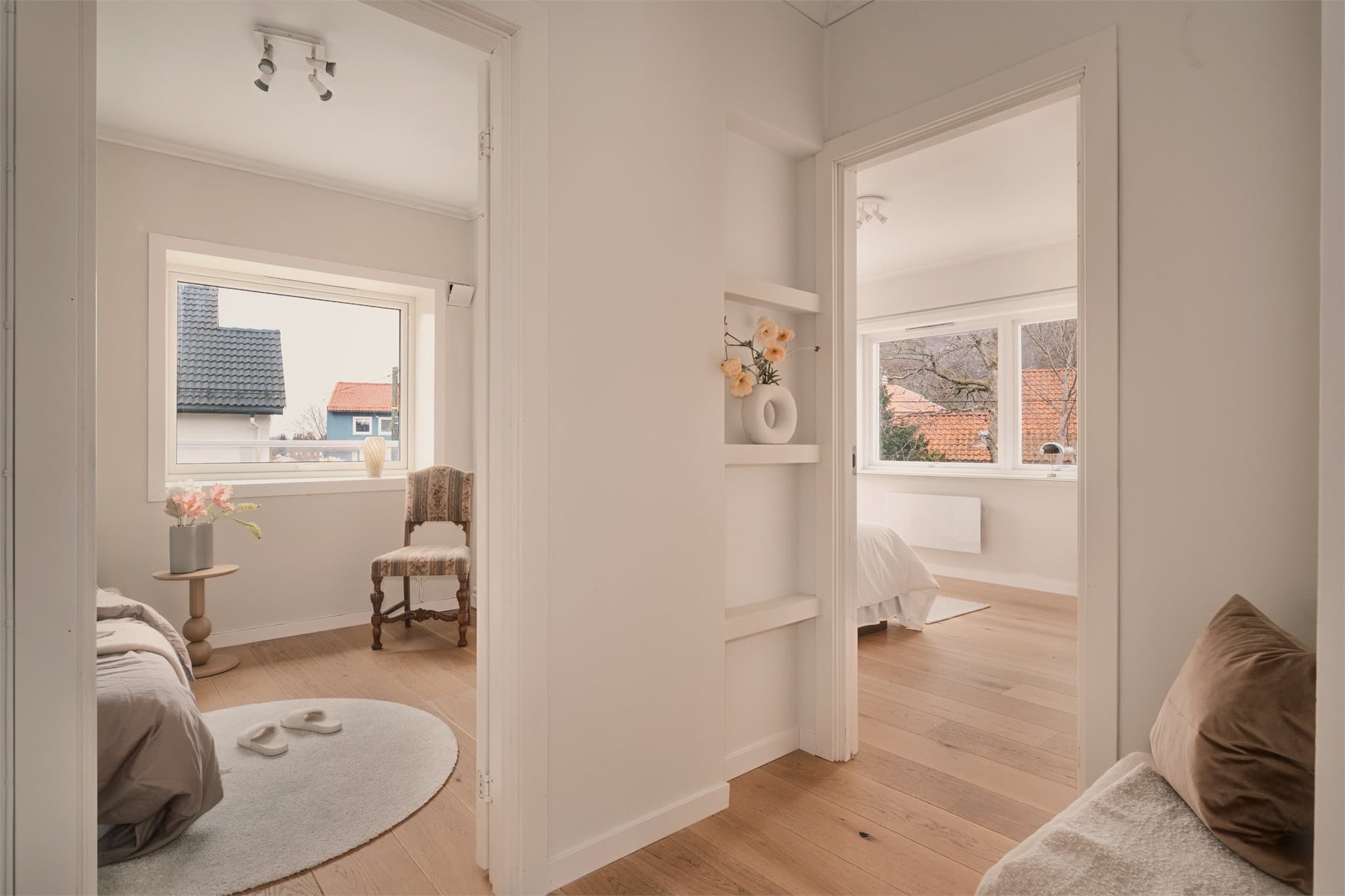 - Alle veggoverflater er malt i 2026 og de fleste gulvlister er skiftet -