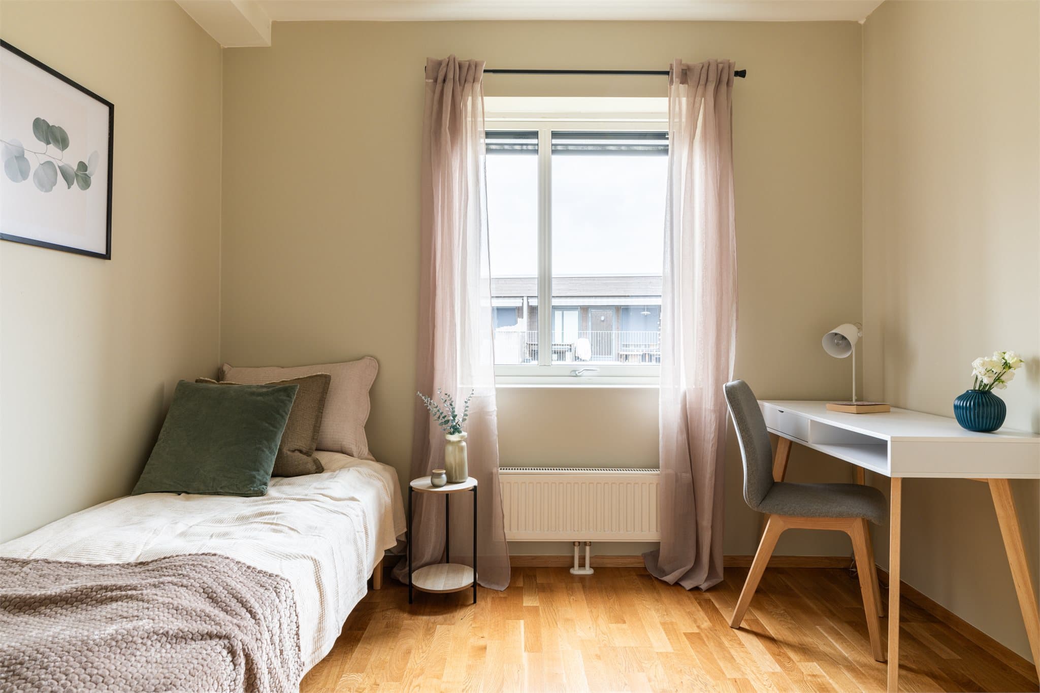 Det andre soverommet egner seg godt som barnerom, gjesterom eller kontor.