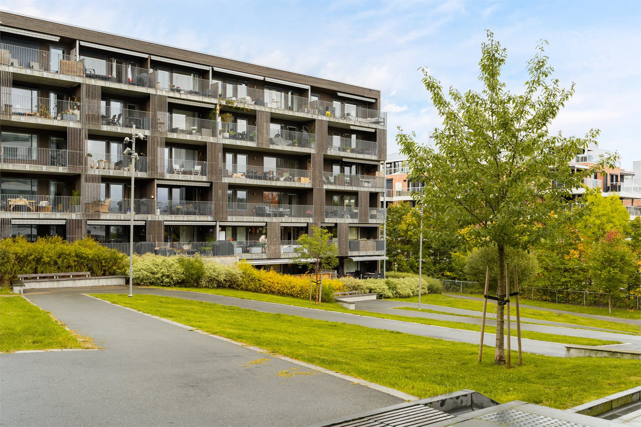 Sameiet har velholdte og grønne fellesarealer.