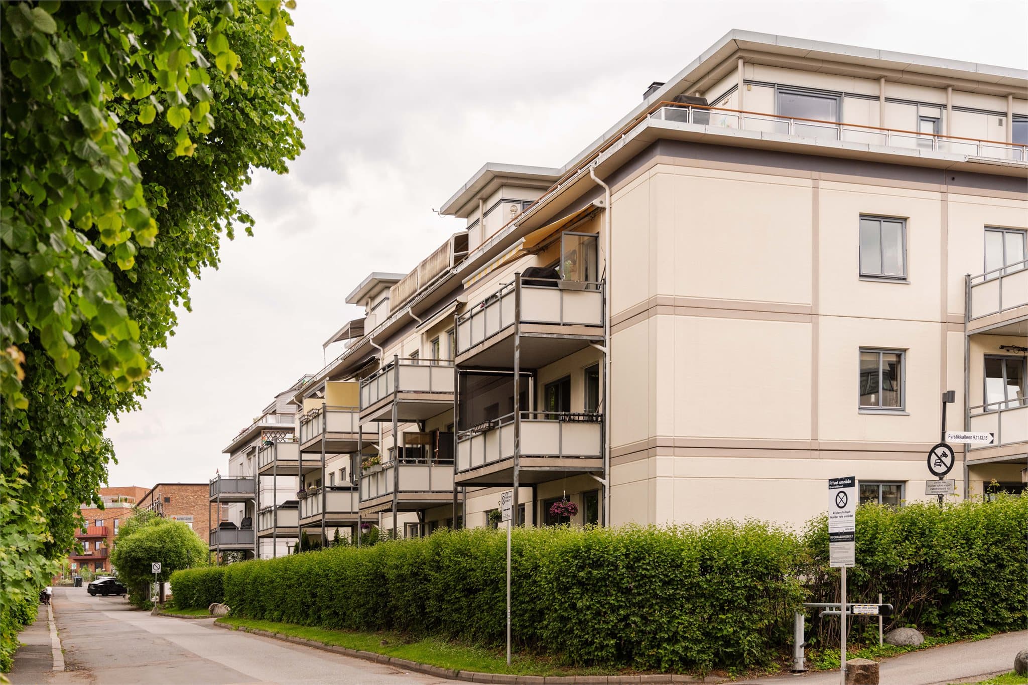 Fyrstikkalleen er en blindvei med lite gjennomgangstrafikk, som bidrar til et stille og skjermet bomiljø.