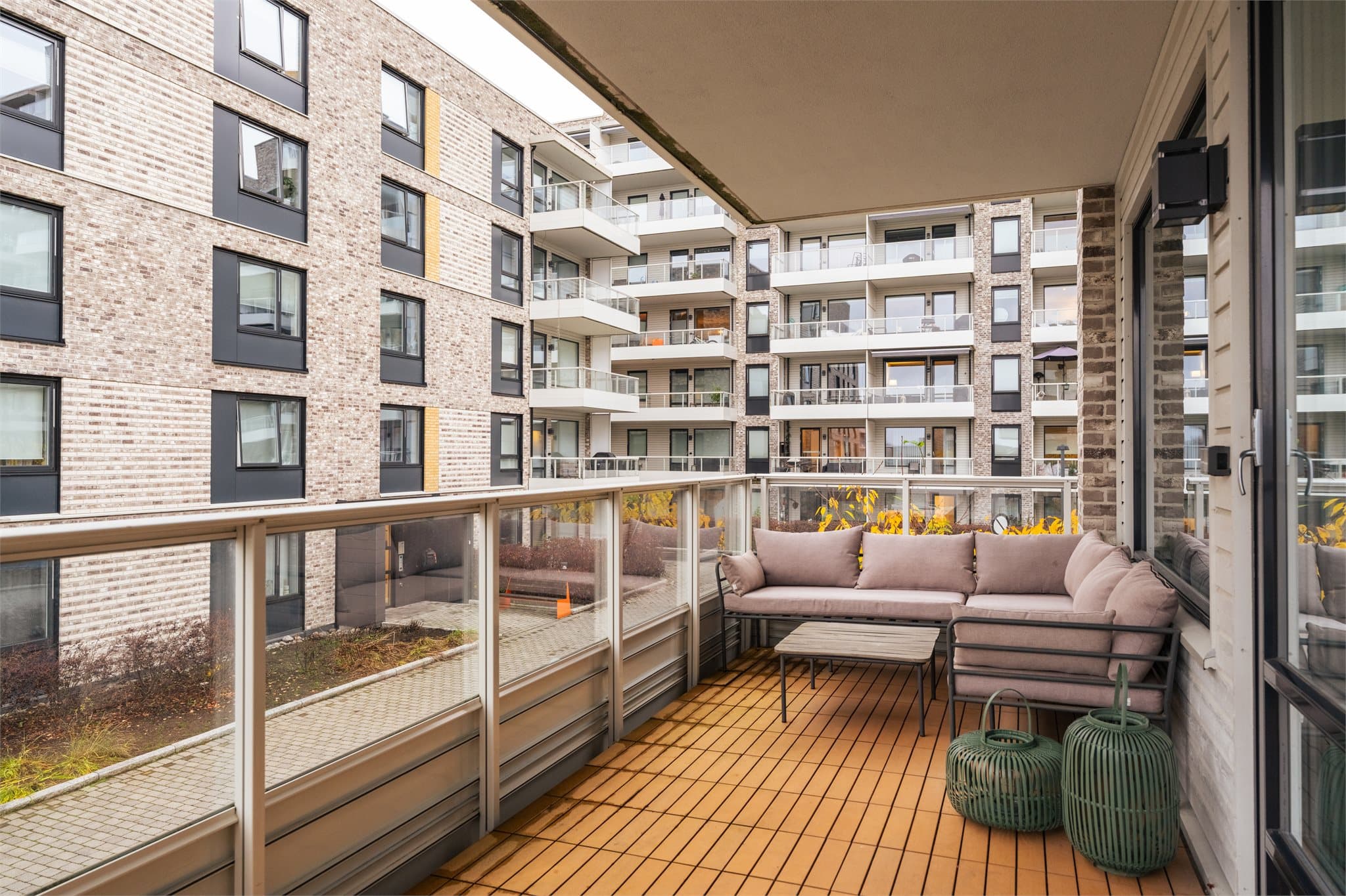 Plass til å innrede med sittegruppe, grill og øvrig møblement