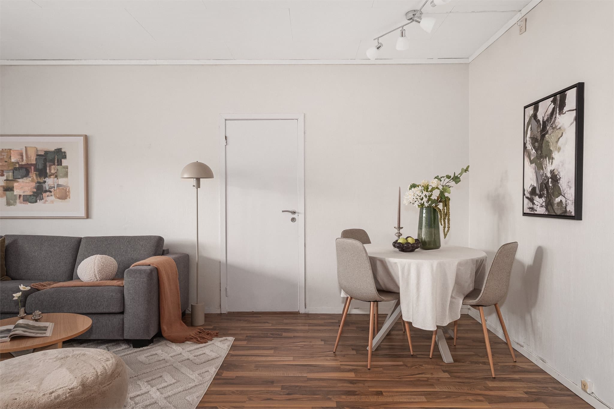 Felles varmtvann via sentralfyr. Varmtvann inkl i felleskostnader.