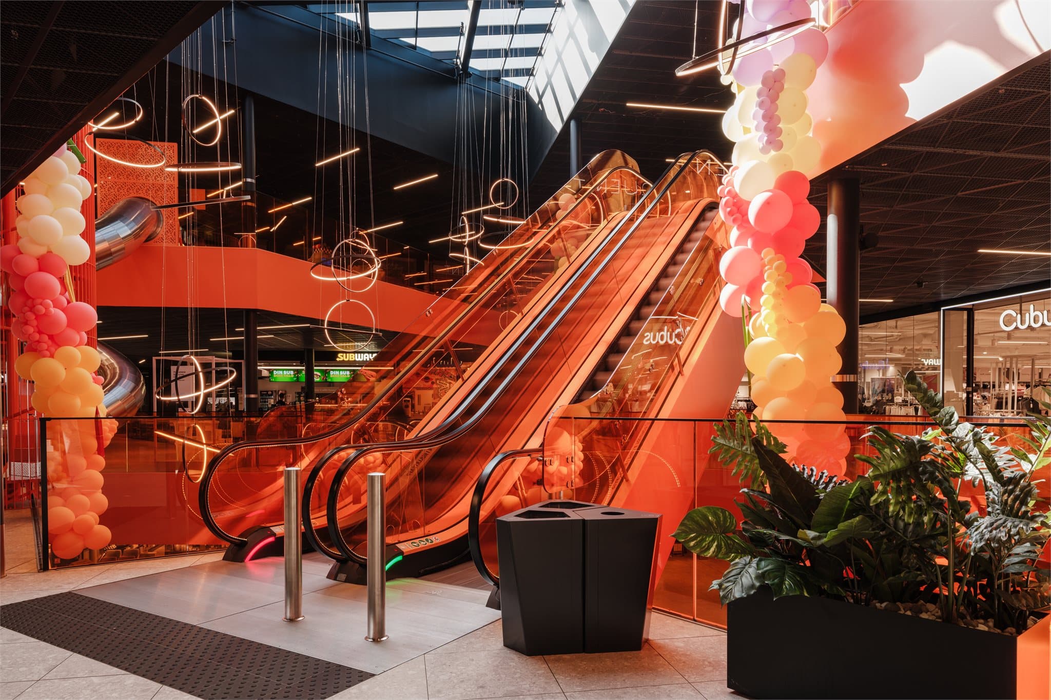 Et nylig renovert og utvidet senter med alt man måtte trenge i en travel hverdag!