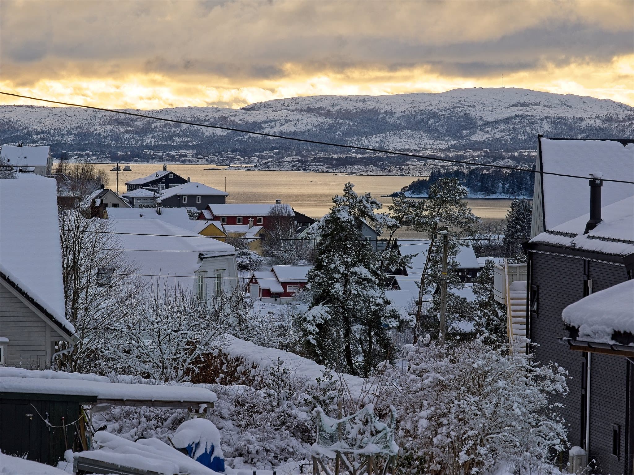 - Flott utsikt over Fanafjorden -