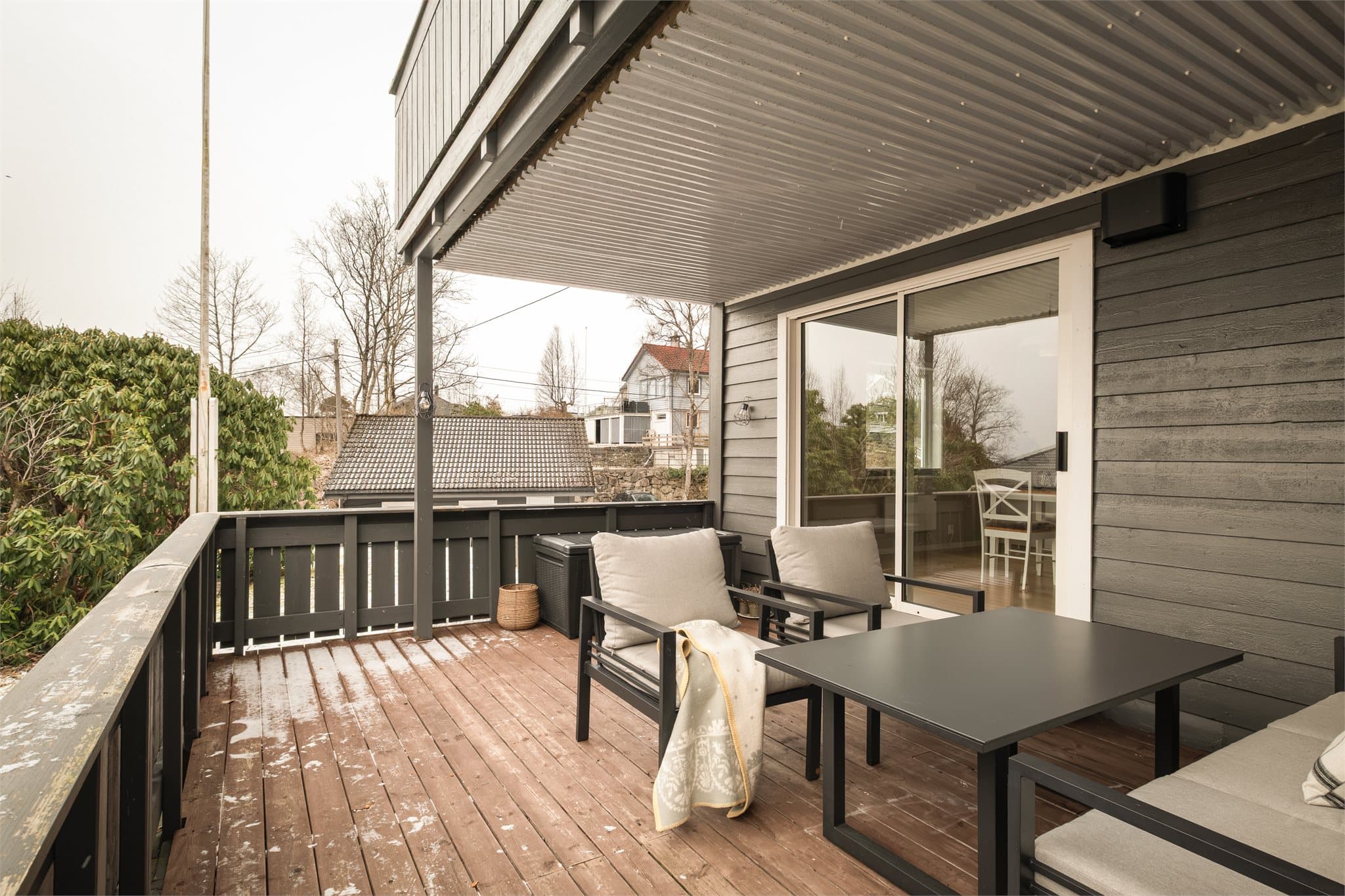 - Terrassen måler 18m² -