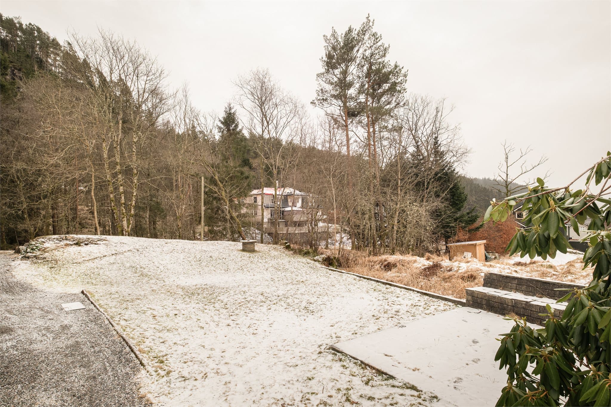 - Pent opparbeidet felles tomt med flere sosiale soner -