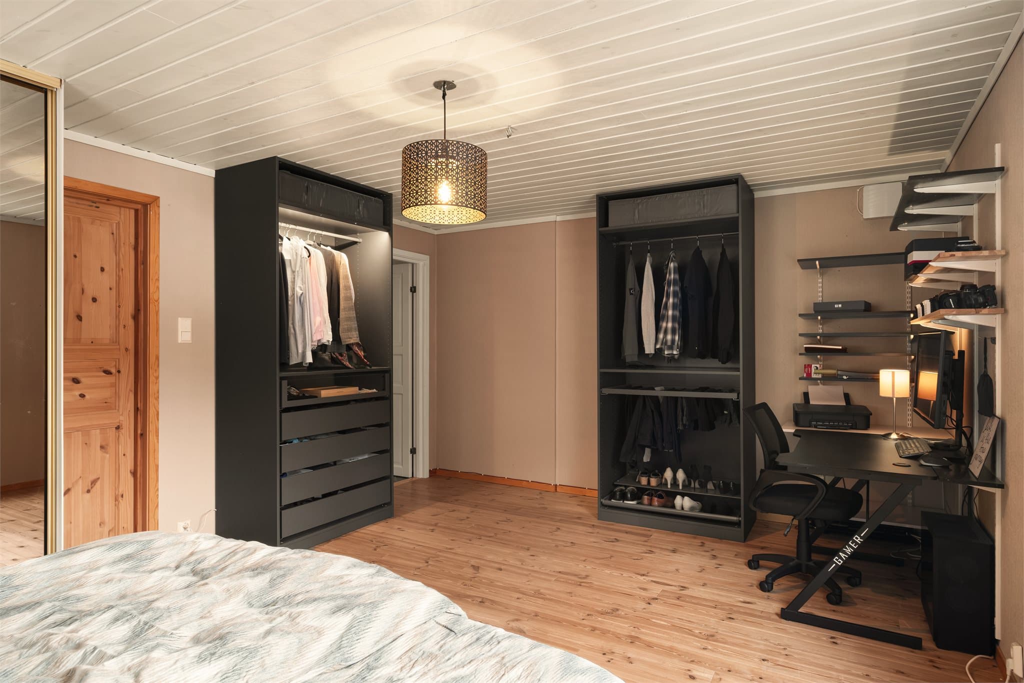 - Boligens største soverom har god plass til innredning av eget ønske -