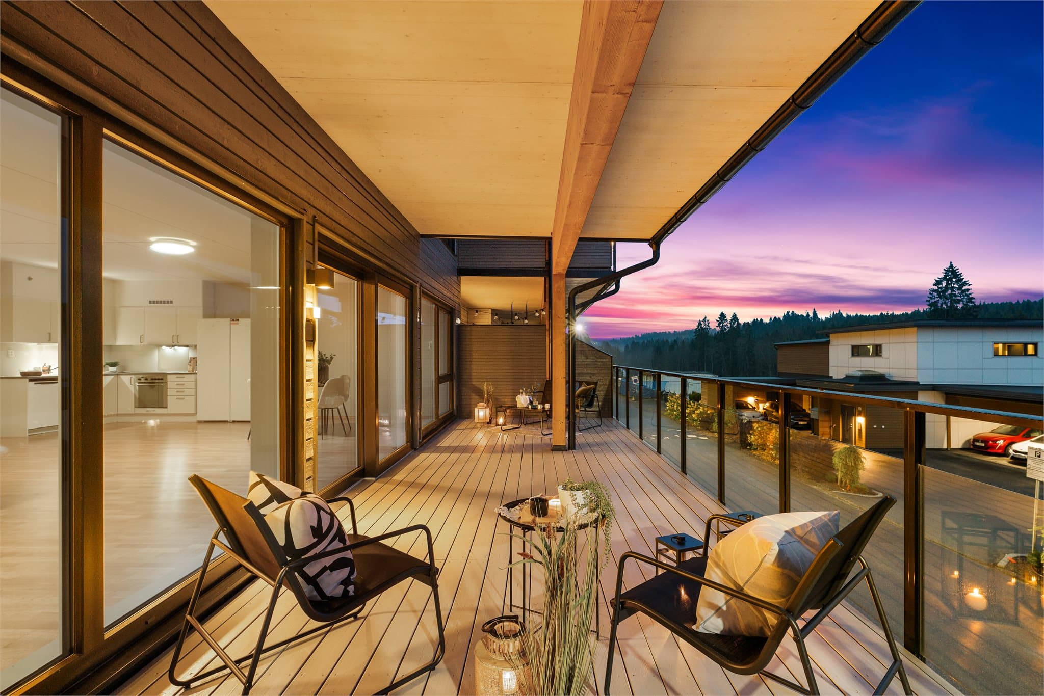 Her kan man enkelt dele opp terrassen i flere soner og sittegrupper.