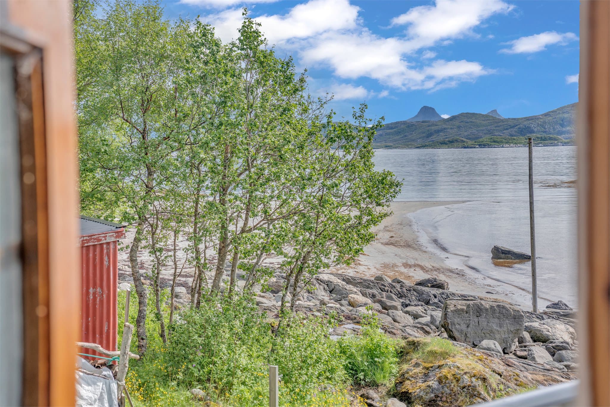 Direkte utsyn mot sjøen.