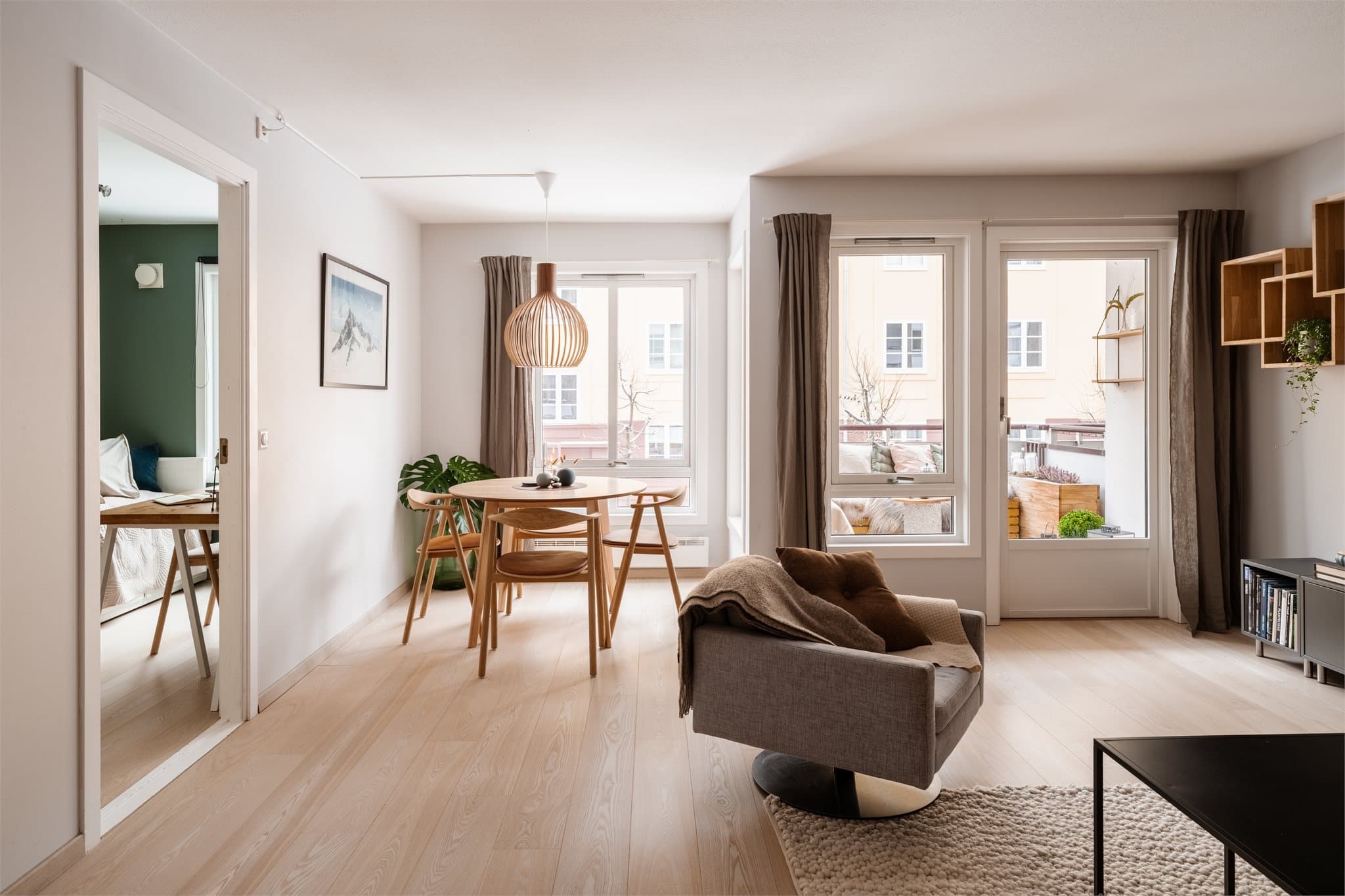 Denne boligen er en perfekt familiebolig - og ligger rolig og tilbaketrukket til i et populært og hyggelig nabolag.