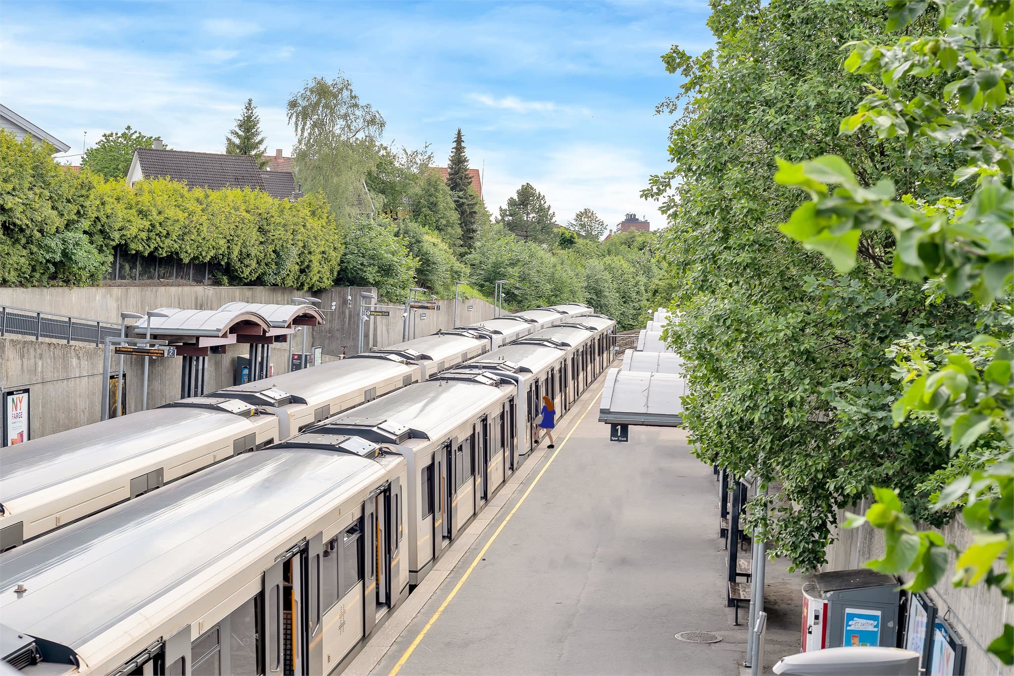 Fra Ullevål stasjon har du tilgang til T-banens linje 4 og 5.
