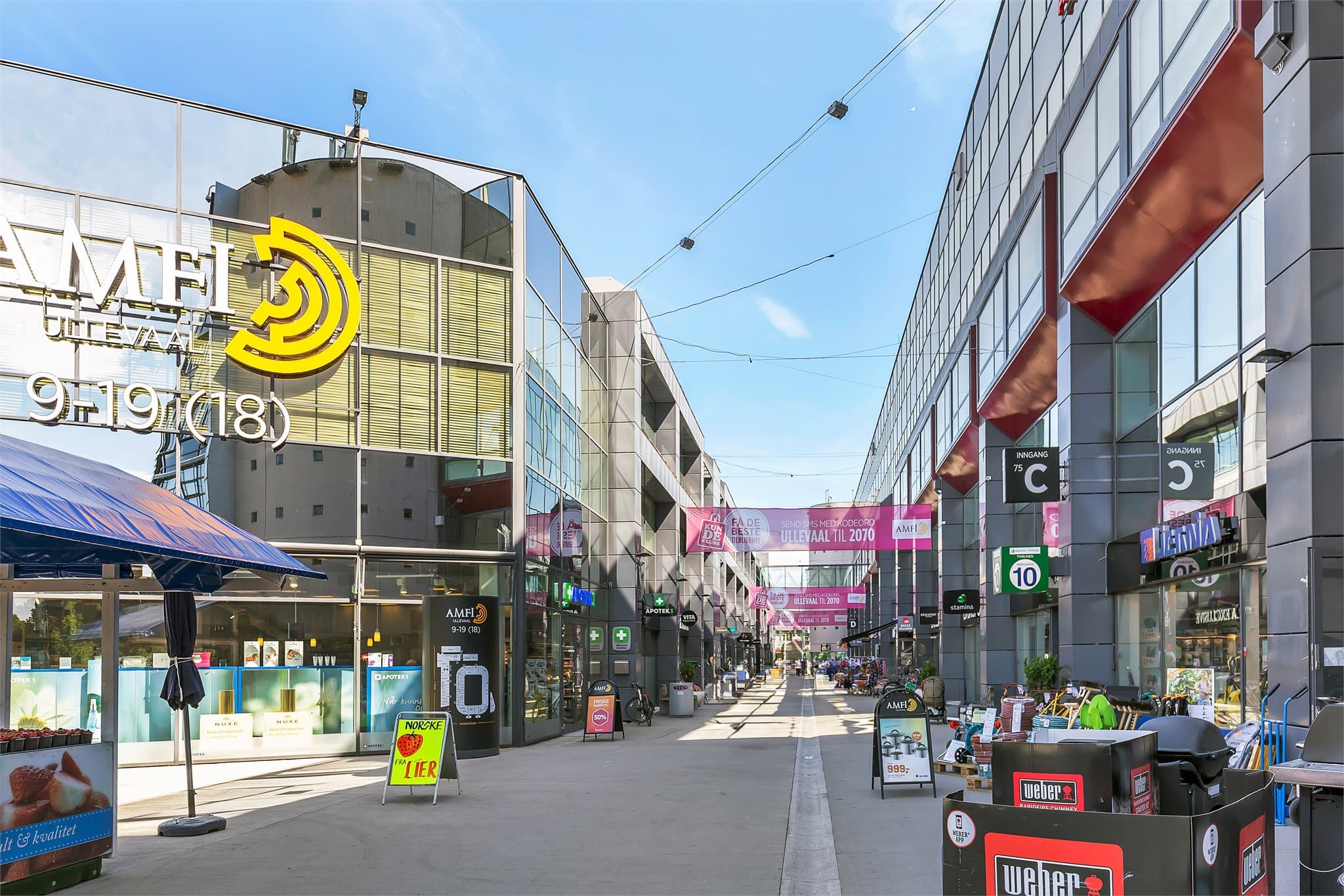 AMFI Ullevaal tilbyr et godt utvalg av shopping og serveringssteder i nærområdet.