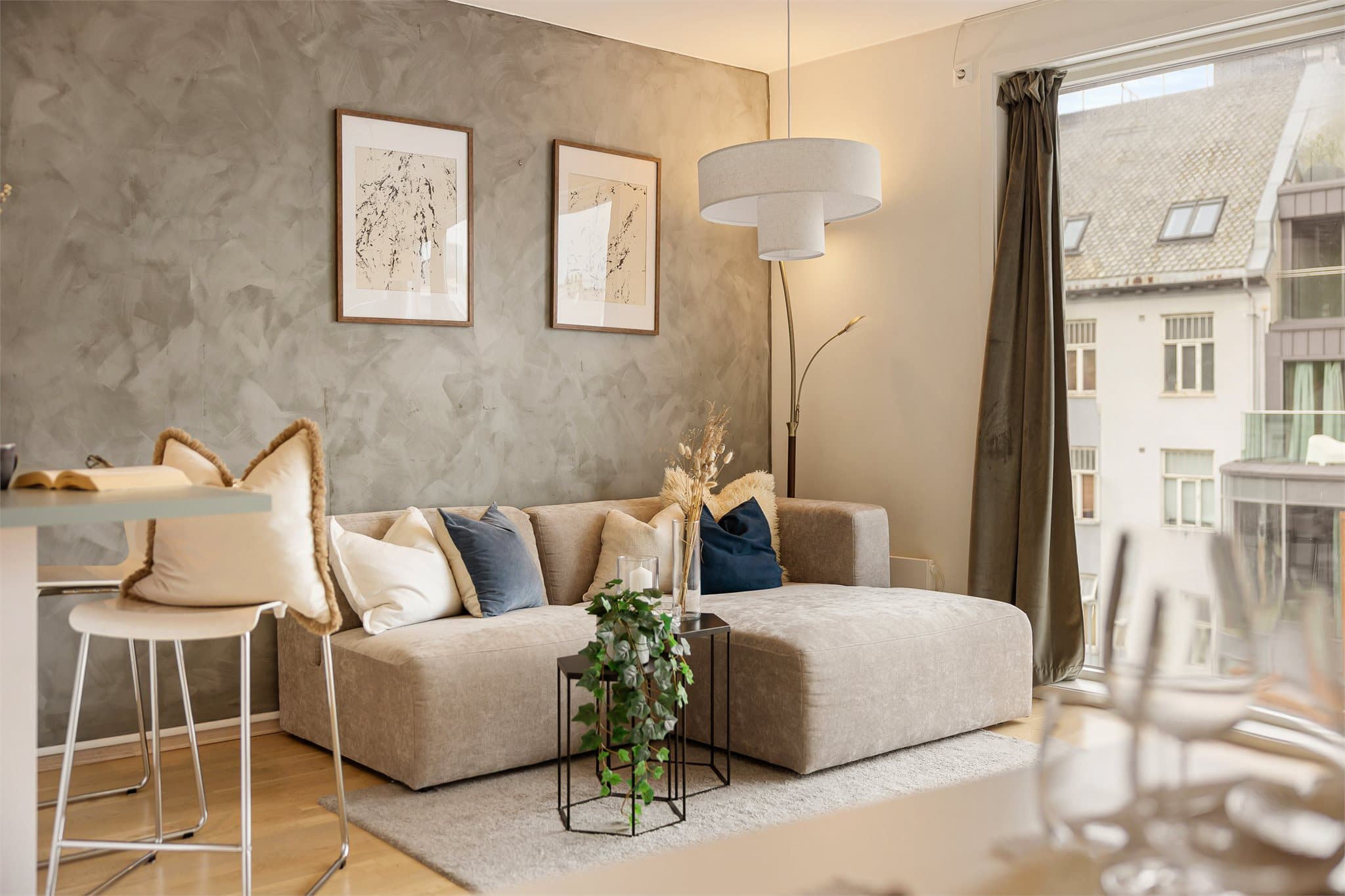 Lys og moderne 3-roms leilighet i 5.etasje med heisadkomst.