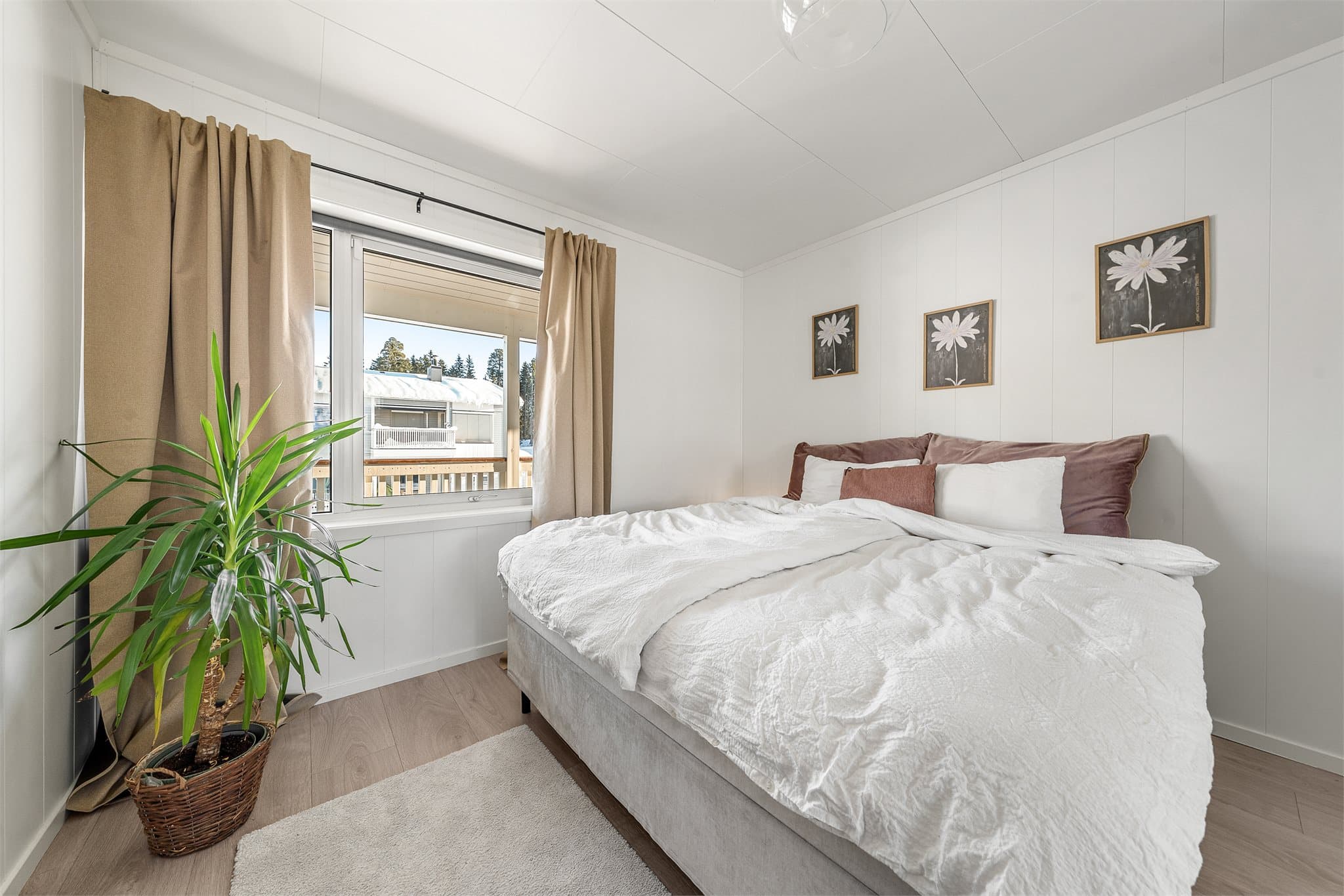 Leiligheten har tre soverom av god størrelse.