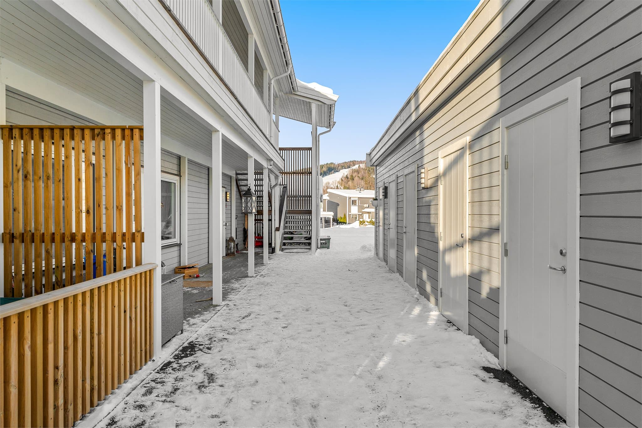 Leiligheten disponerer en sportsbod på bakkeplan, ca. 5 kvm.