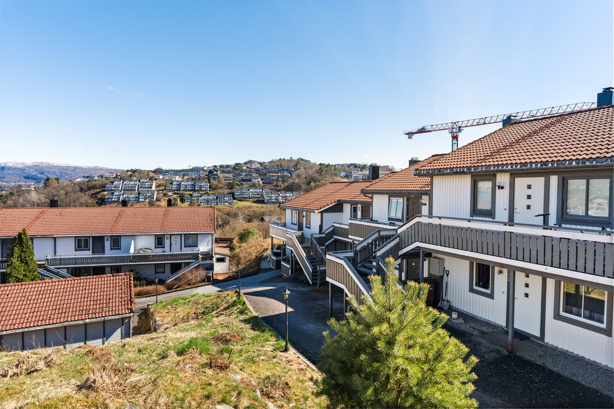 - Leiligheten har en flott beliggenhet i et ettertraktet område på Sandsli med godt naboskap -