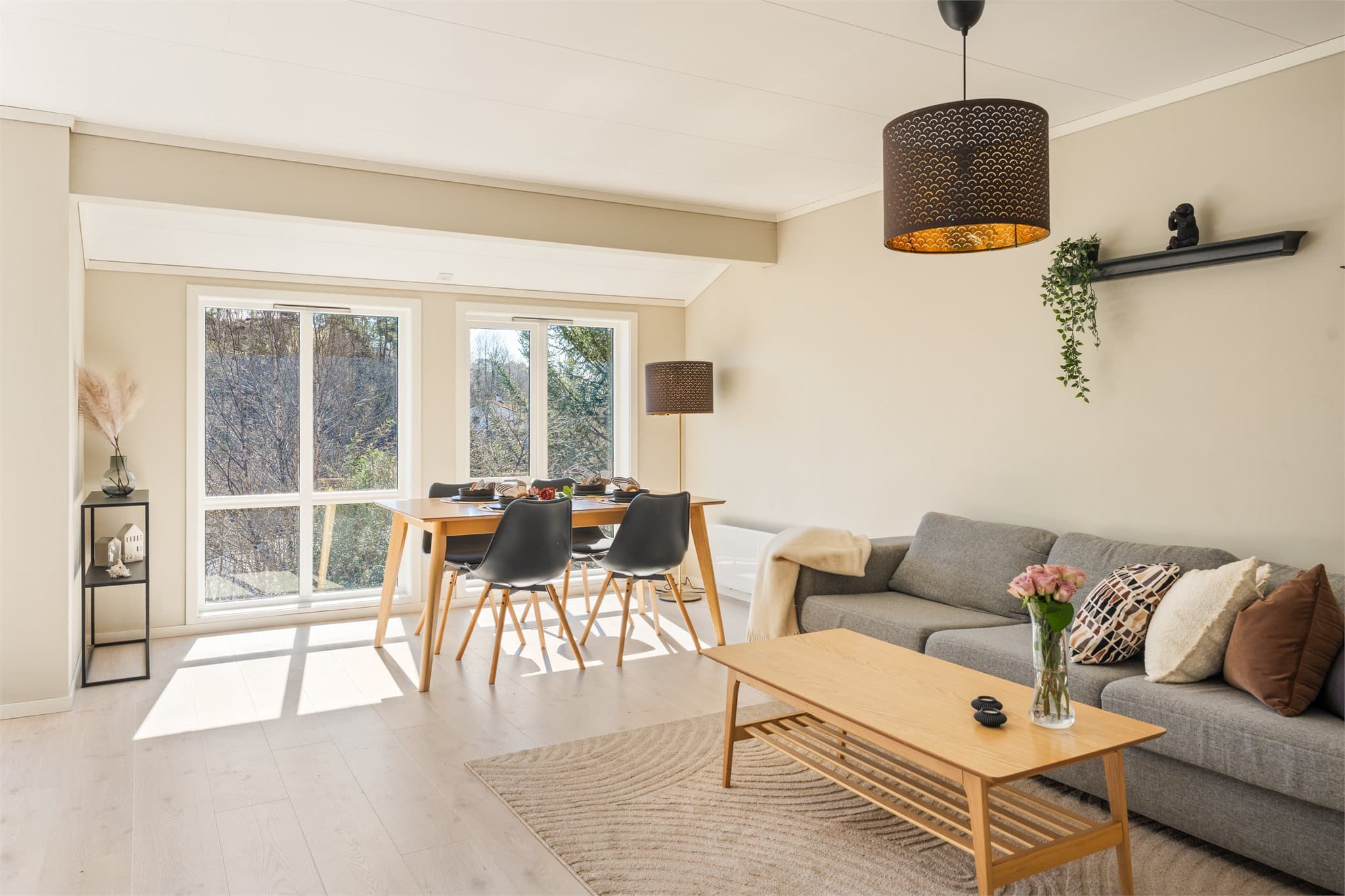 - Emera Eiendomsmegling v/Erlend Stokmo har gleden av å presentere Saksarhaugen 188 -